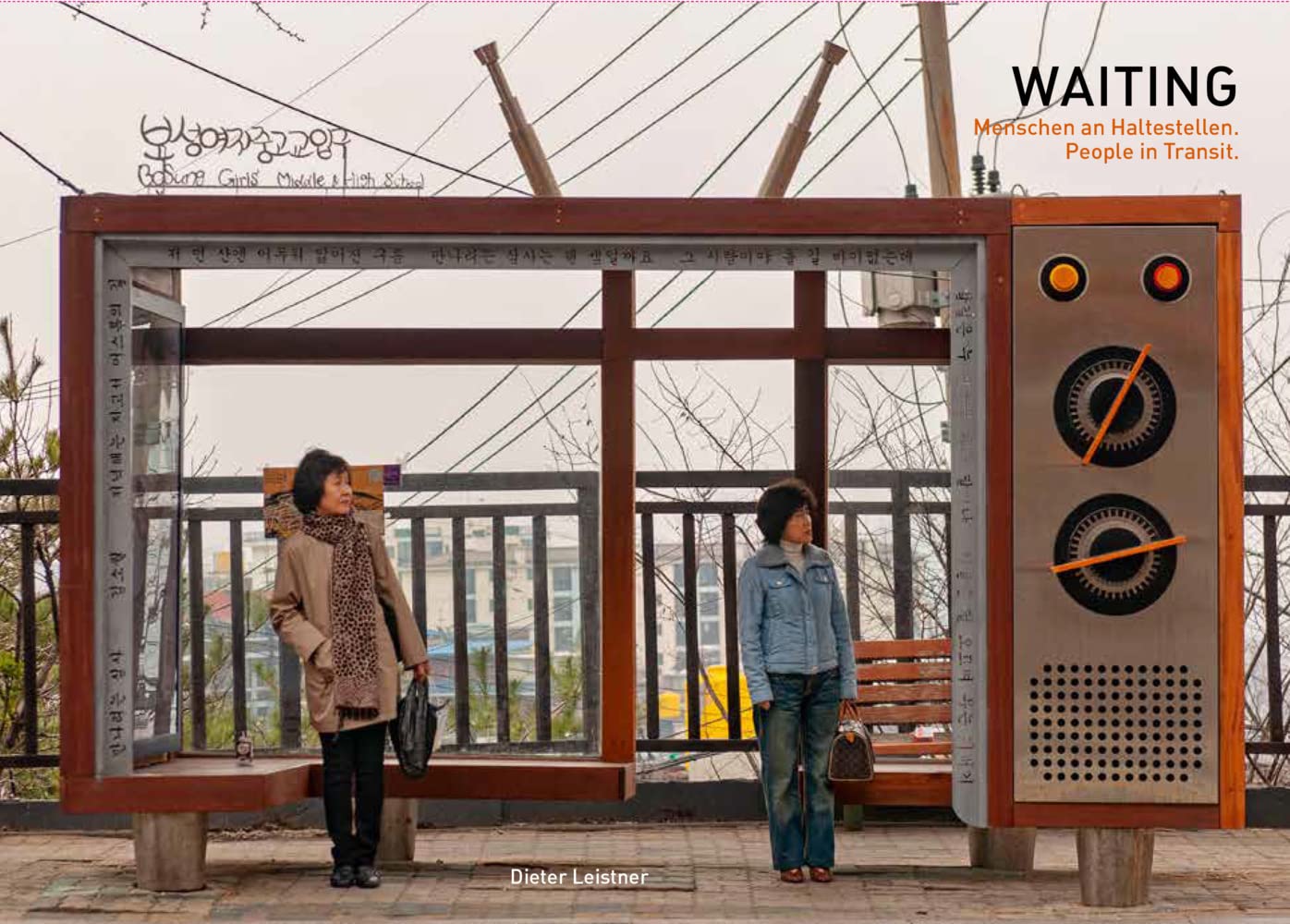 Waiting: Menschen an Haltestellen. People in Transit Social Sciences