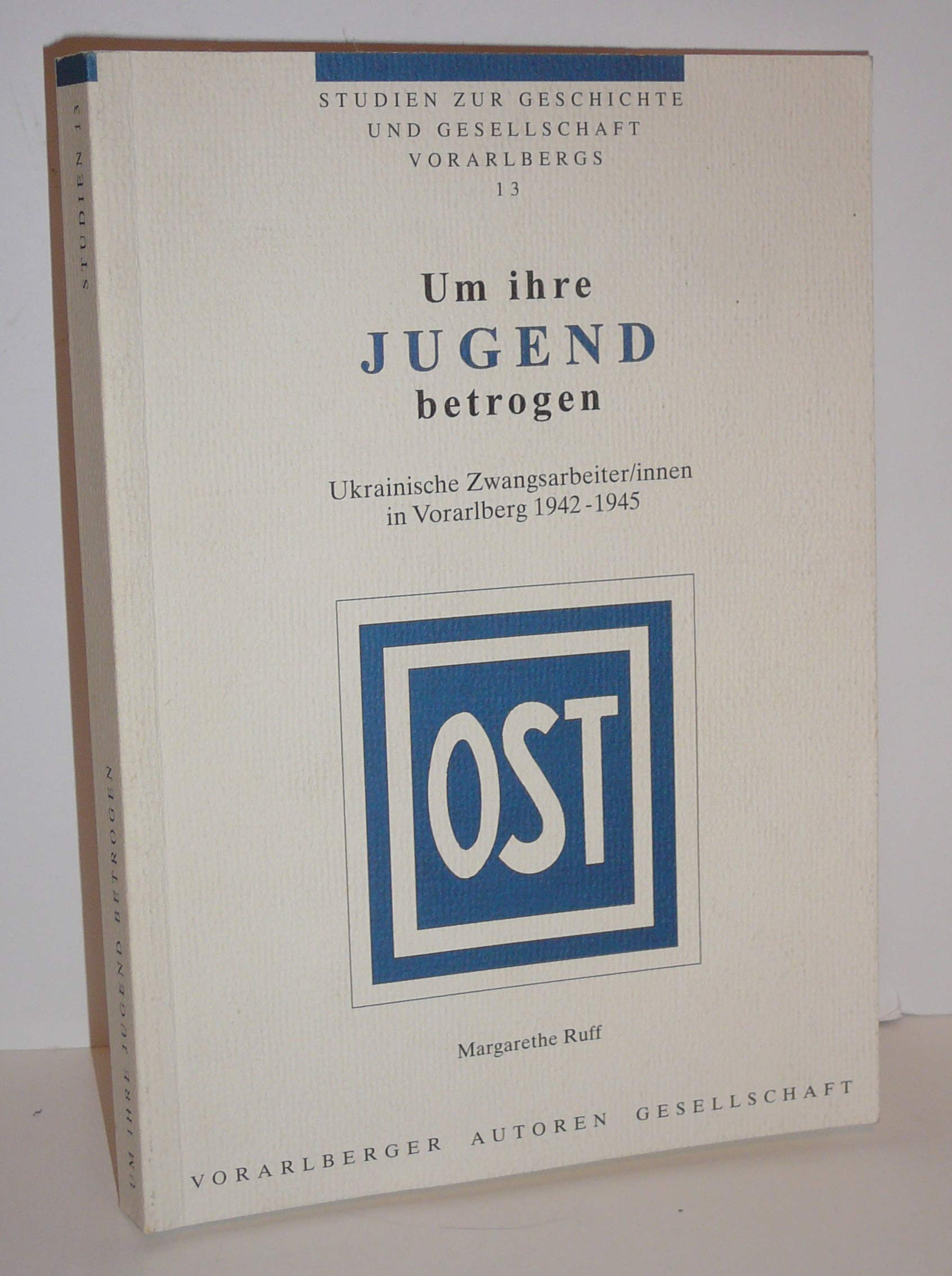 Um ihre Jugend betrogen...: Ukrainische Zwangsarbeiter/innen in Vorarlberg 1942-1945 (Studien zur Geschichte und Gesellschaft Vorarlbergs) Books