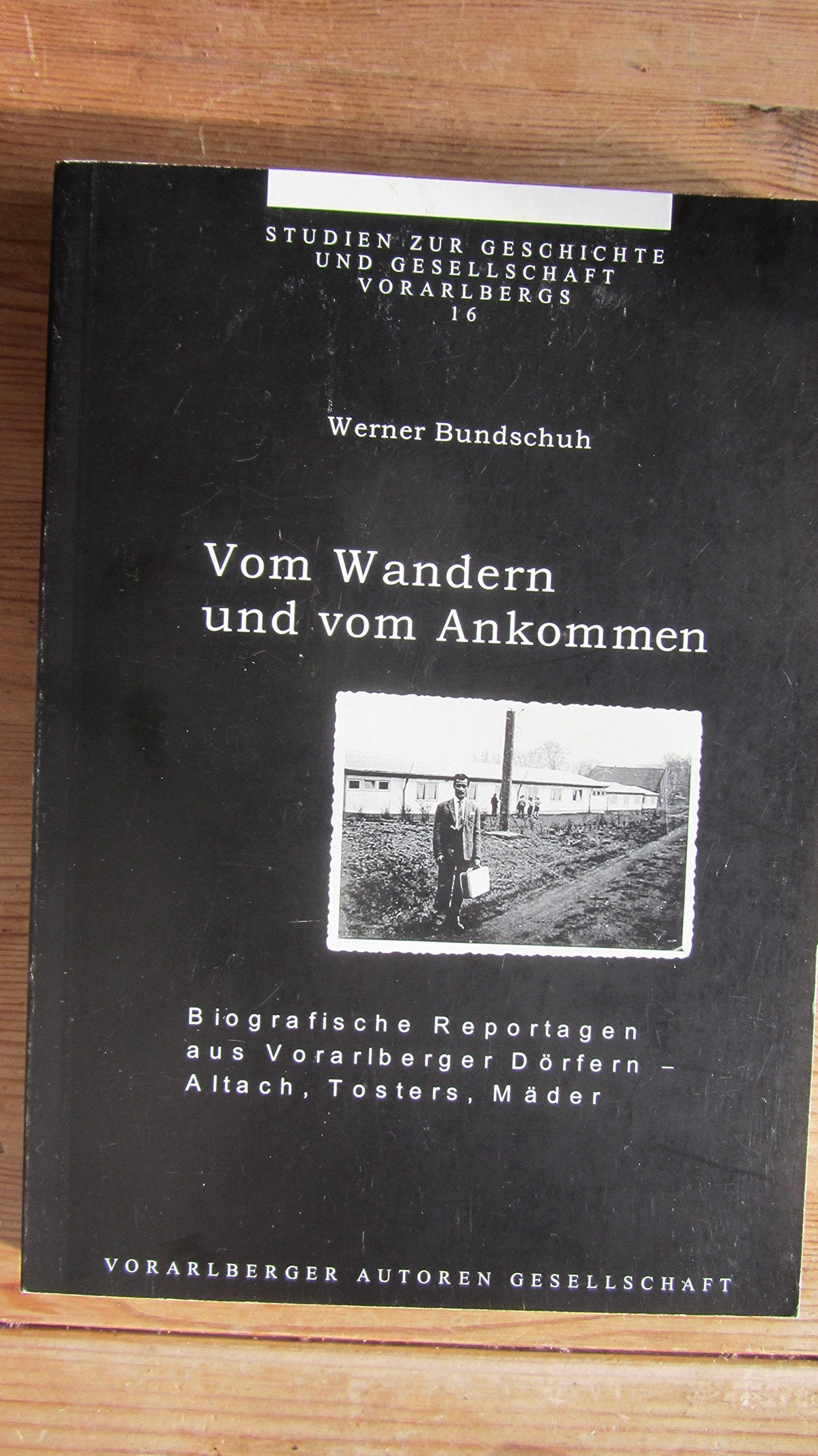 Vom Wandern und vom Ankommen: Biographische Reportagen aus Voarlberger Dörfern - Altach, Tosters, Mäder (Studien zur Geschichte und Gesellschaft Vorarlbergs) Books