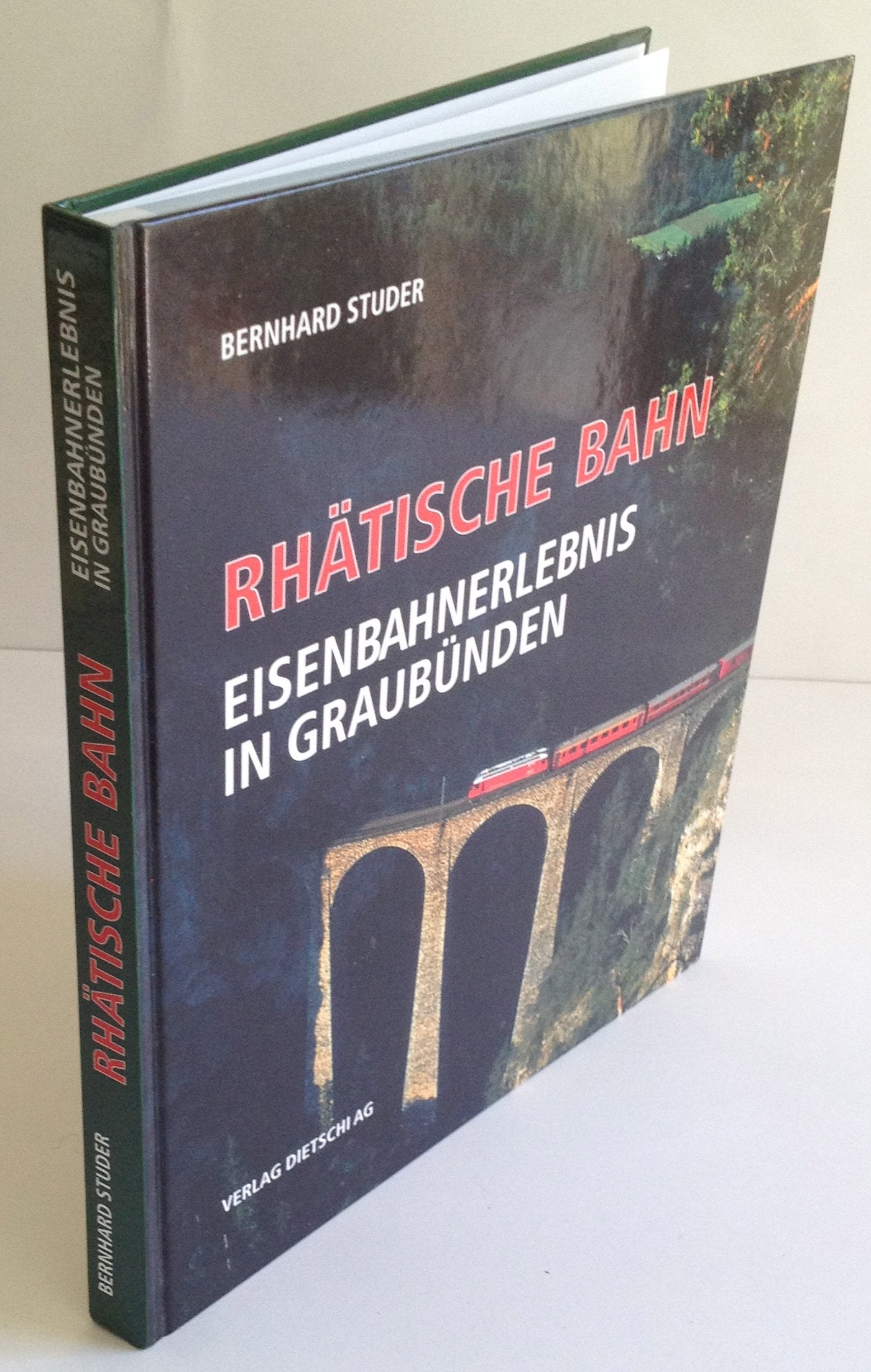 Rhätische Bahn - Eisenbahnerlebnis in Graubünden (Livre en allemand) book