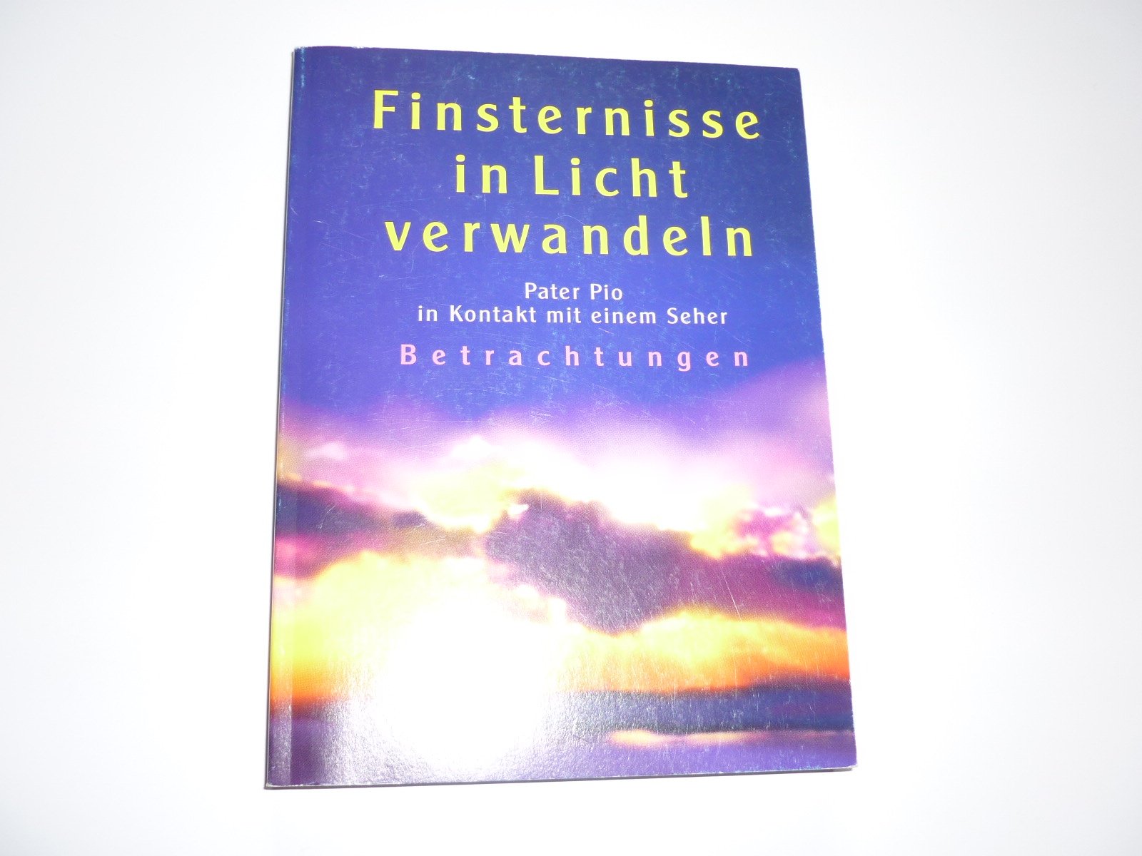 Finsternisse in Licht verwandeln: Botschaften der Liebe von Pater Pio Politics & Society