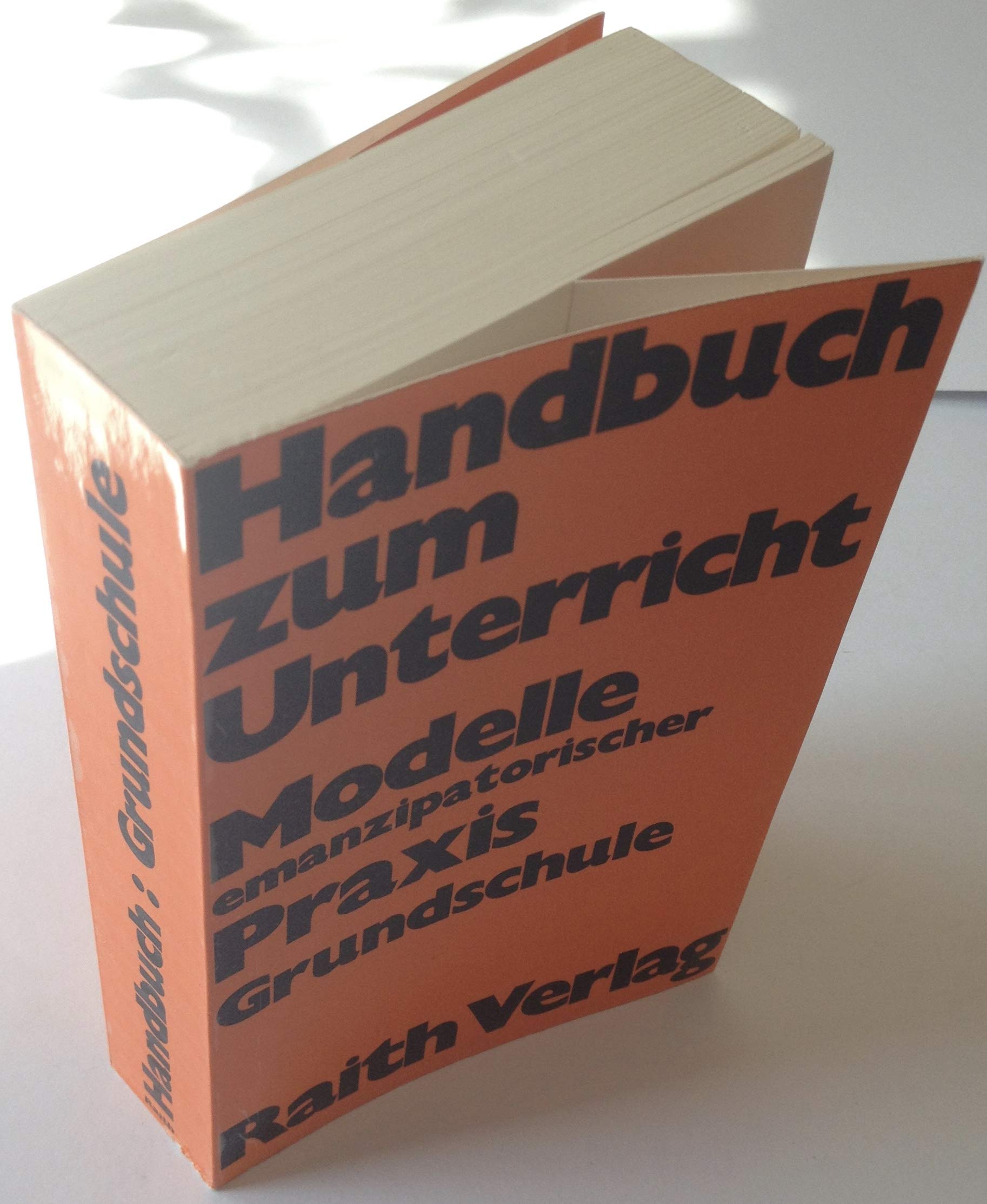 Handbuch zum Unterricht. Modelle emanzipatorischer Praxis. Grundschule. Books
