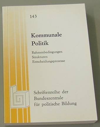 Kommunale Politik : Rahmenbedingungen, Strukturen, Entscheidungsprozesse , Grundlagen, Materialien u. Unterrichtsmodelle für d. Erwachsenenbildung. Books