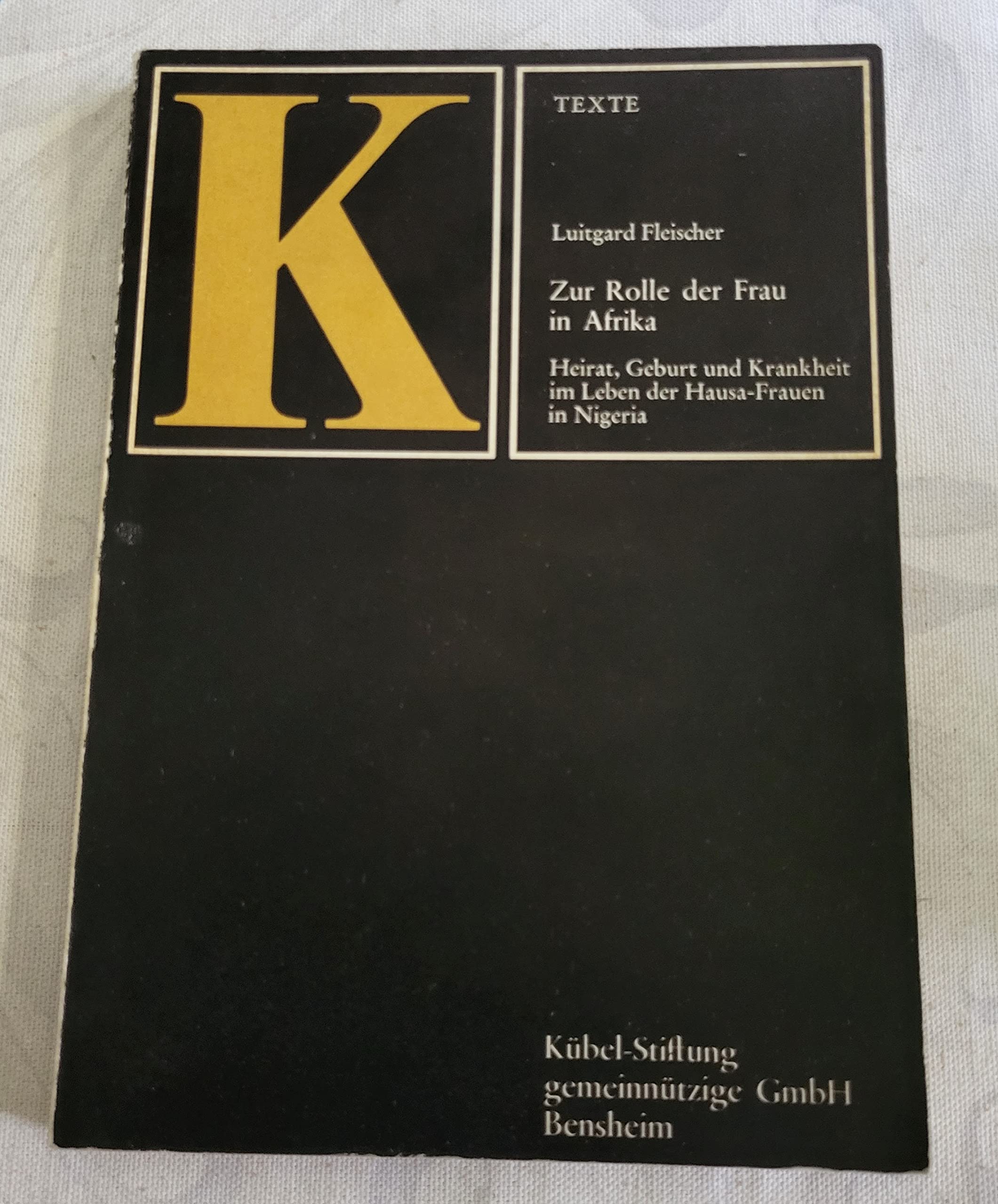Zur Rolle der Frau in Afrika.. Heirat, Geburt und Krankheit im Leben der Hausa-Frauen in Nigeria. Books
