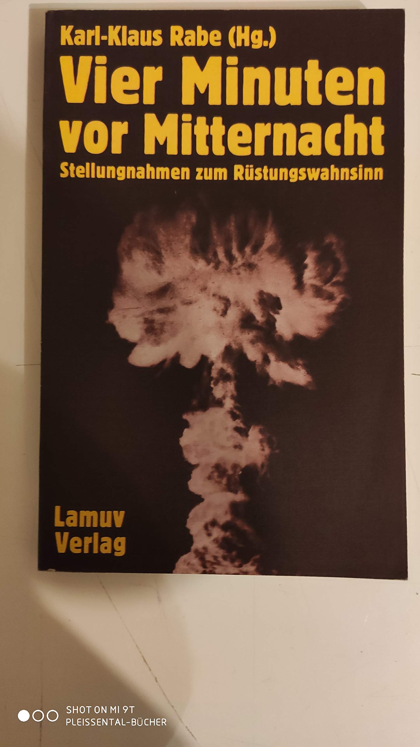 Vier Minuten vor Mitternacht. Stellungnahmen zum Rüstungswahn. Books