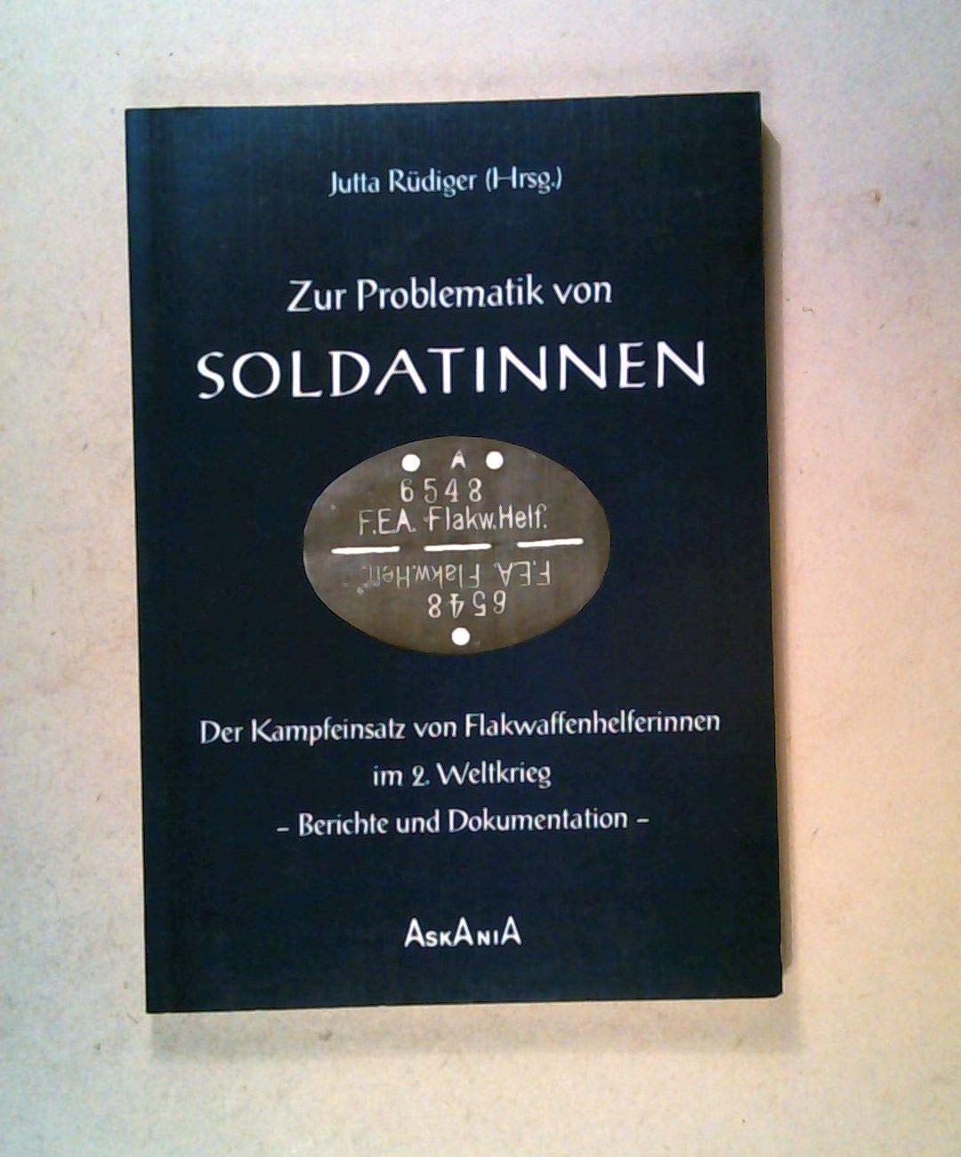 Zur Problematik von Soldatinnen. Der Kampfeinsatz von Flakwaffenhelferinnen im 2. Weltkrieg - Berichte und Dokumentation Books