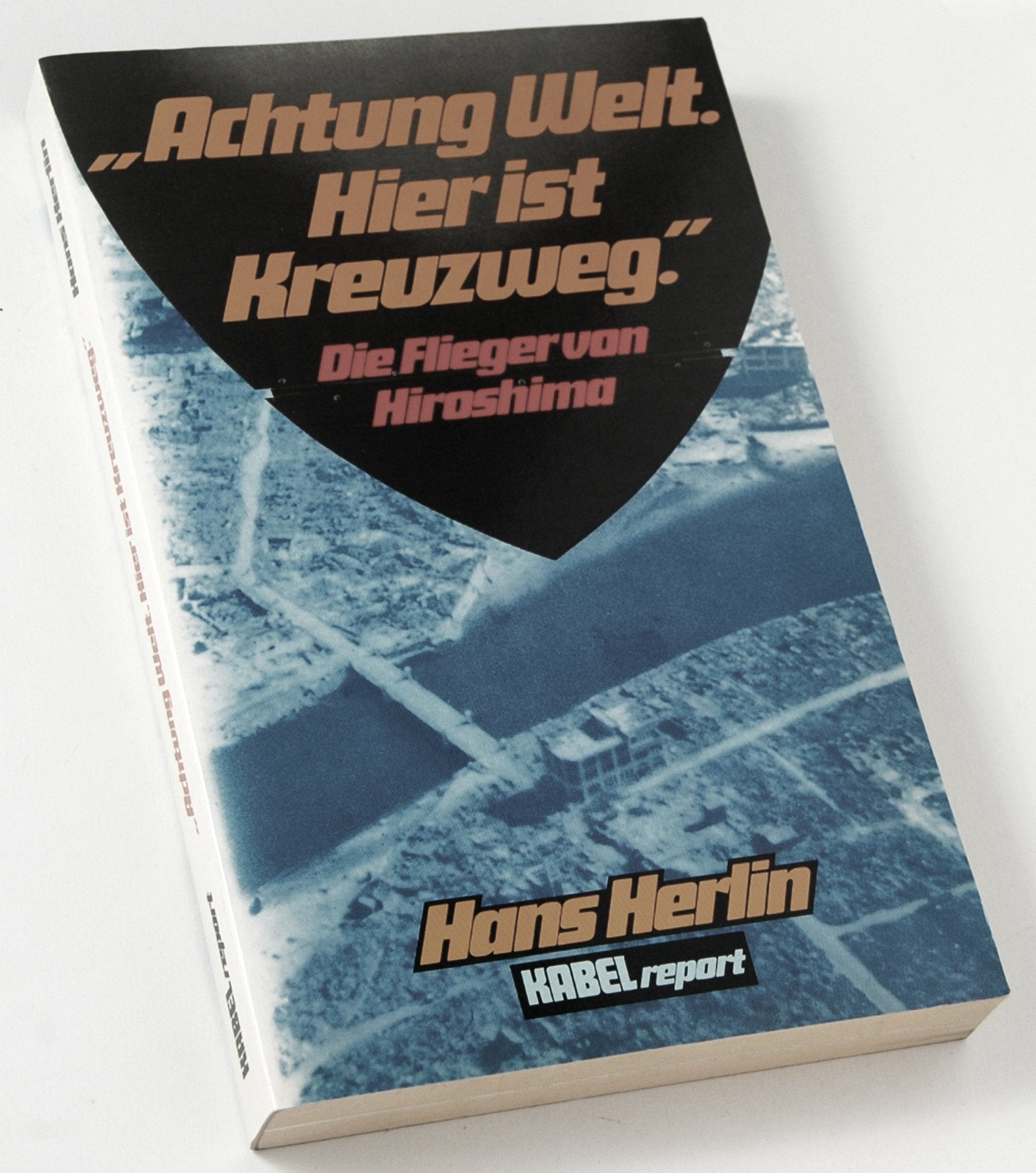 Achtung Welt. Hier ist Kreuzweg. Die Flieger von Hiroshima Politics & History