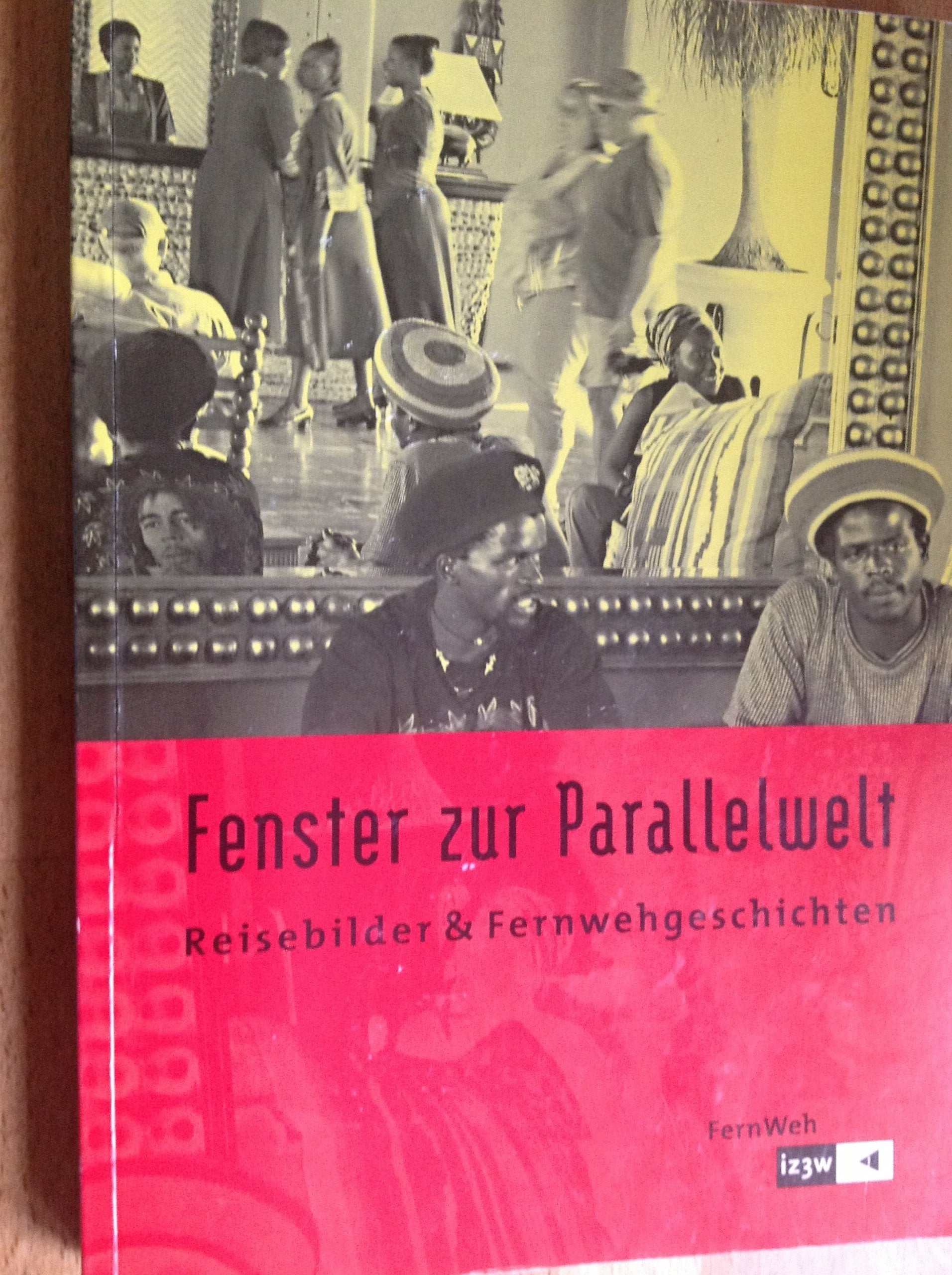 Fenster zur Parallelwelt: Reisebilder & Fernwehgeschichten. Reiseliterarur, Fotos und die Bilder der Ausstellung "beyond Paradise - Stationen des touristischen Blicks" Books
