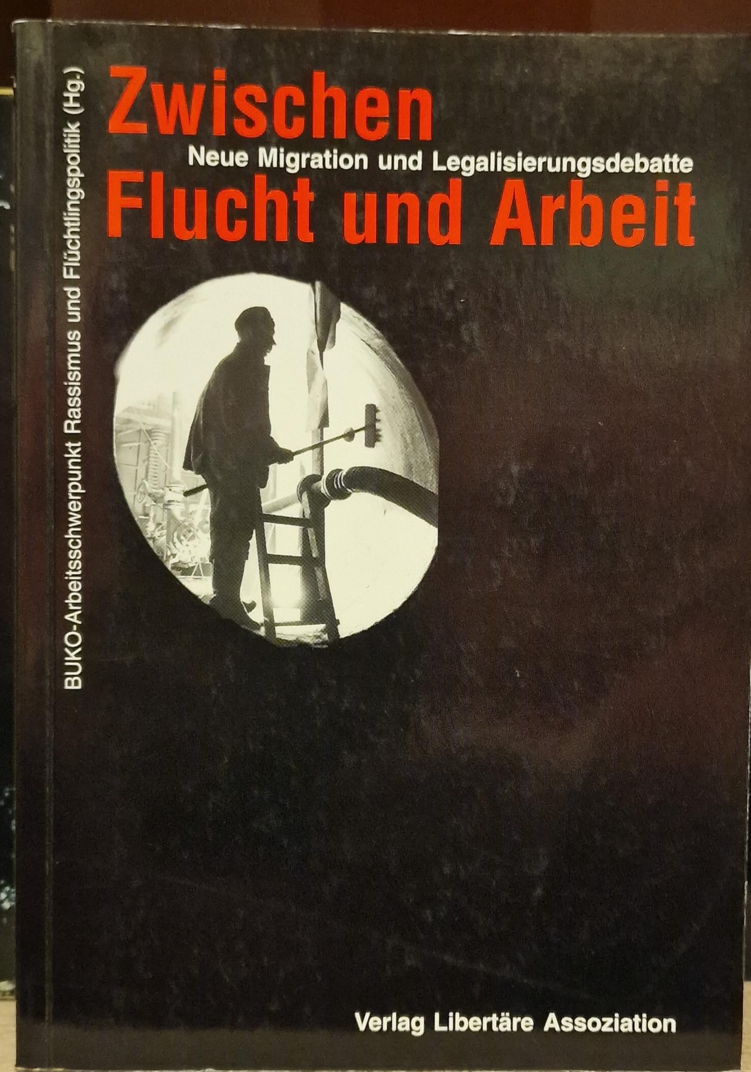 Zwischen Flucht und Arbeit: Neue Migration und Legalisierungsdebatte: Neue Migration und Legalisierungsdebatte. Hrsg. v. BUKO-Arbeitsschwerpunkt Rassismus u. Flüchtlingspolitik Law