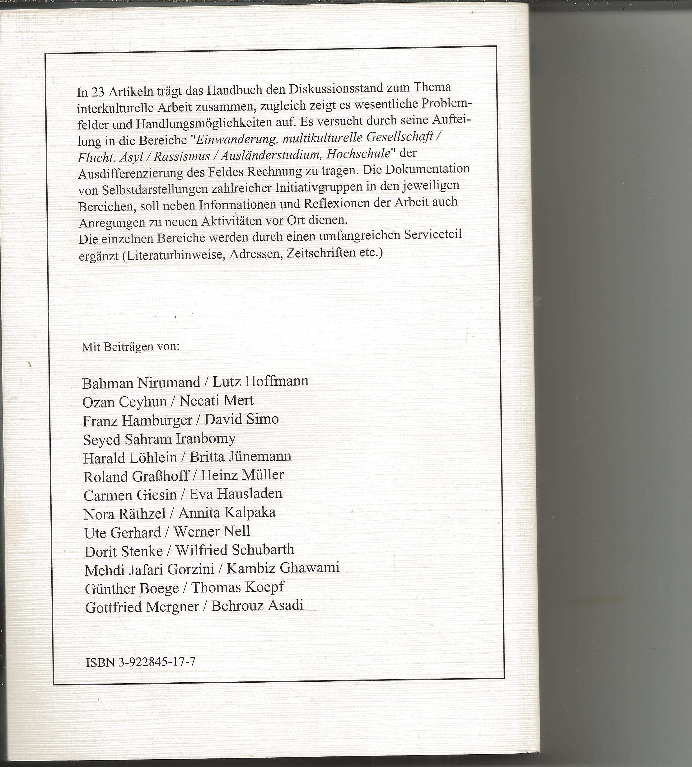 Handbuch zur interkulturellen Arbeit und zum Ausländerstudium. Mit Beiträgen zu den Themen: Flucht und Asyl, Einwanderung und Arbeitsmigration, multikulturelle ... Rassismus, Ausländerstudium und Bild Law