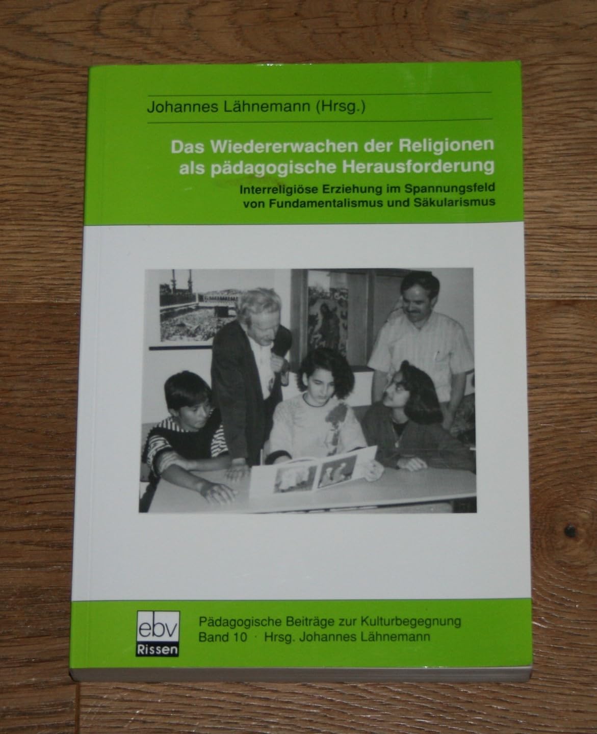 Das Wiedererwachen der Religionen als pädagogische Herausforderung. Interreligiöse Erziehung im Spannungsfeld von Fundamentalismus und Säkularismus Parents & Children