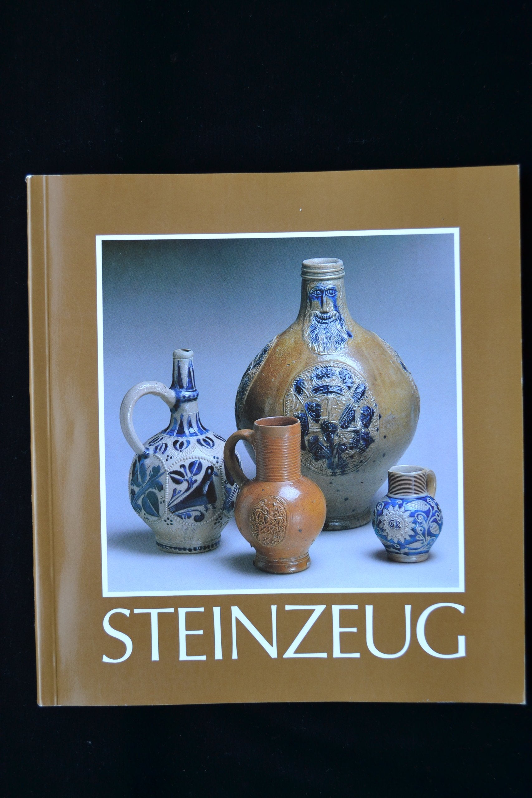 Rheinisches Steinzeug: Bestandskatalog des Rheinischen Landesmuseums Trier Hobbies & Crafts