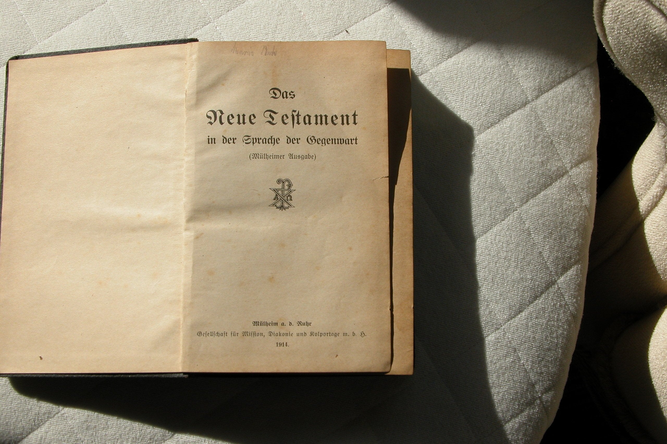 Das Neue Testament in der Sprache der Gegenwart. Mülheimer Ausgabe: Mit Anmerkungen und Wörterverzeichnis Books