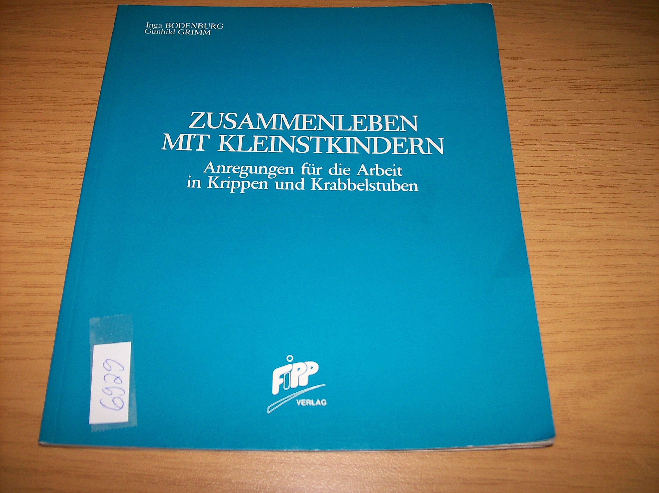 Zusammenleben mit Kleinstkindern. Praktische Anregungen für die Arbeit in Krippen und Krabbelstuben Psychology