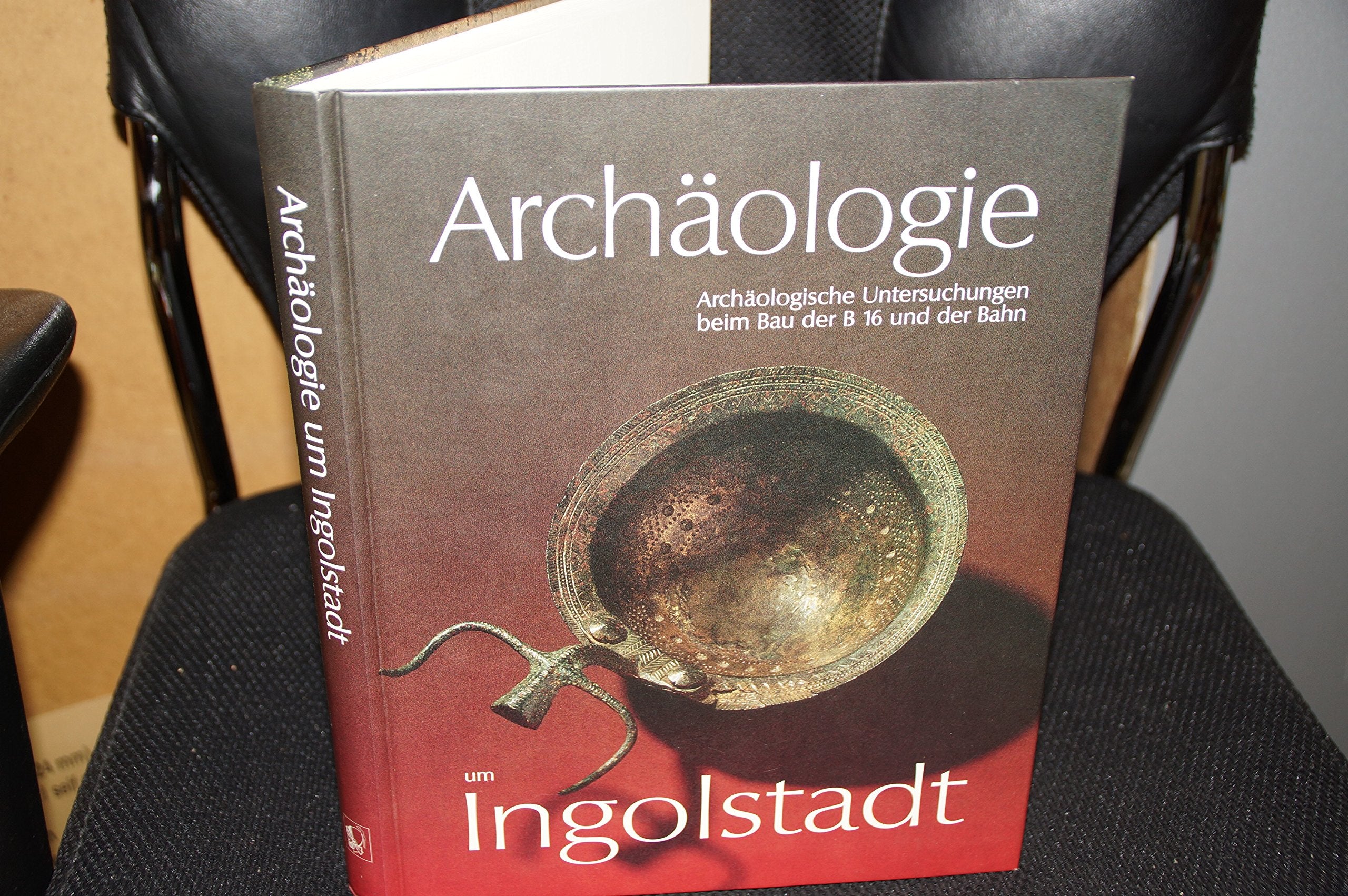 Archäologie um Ingolstadt - Archäologische Untersuchungen beim Bau der B 16 und der Bahn book