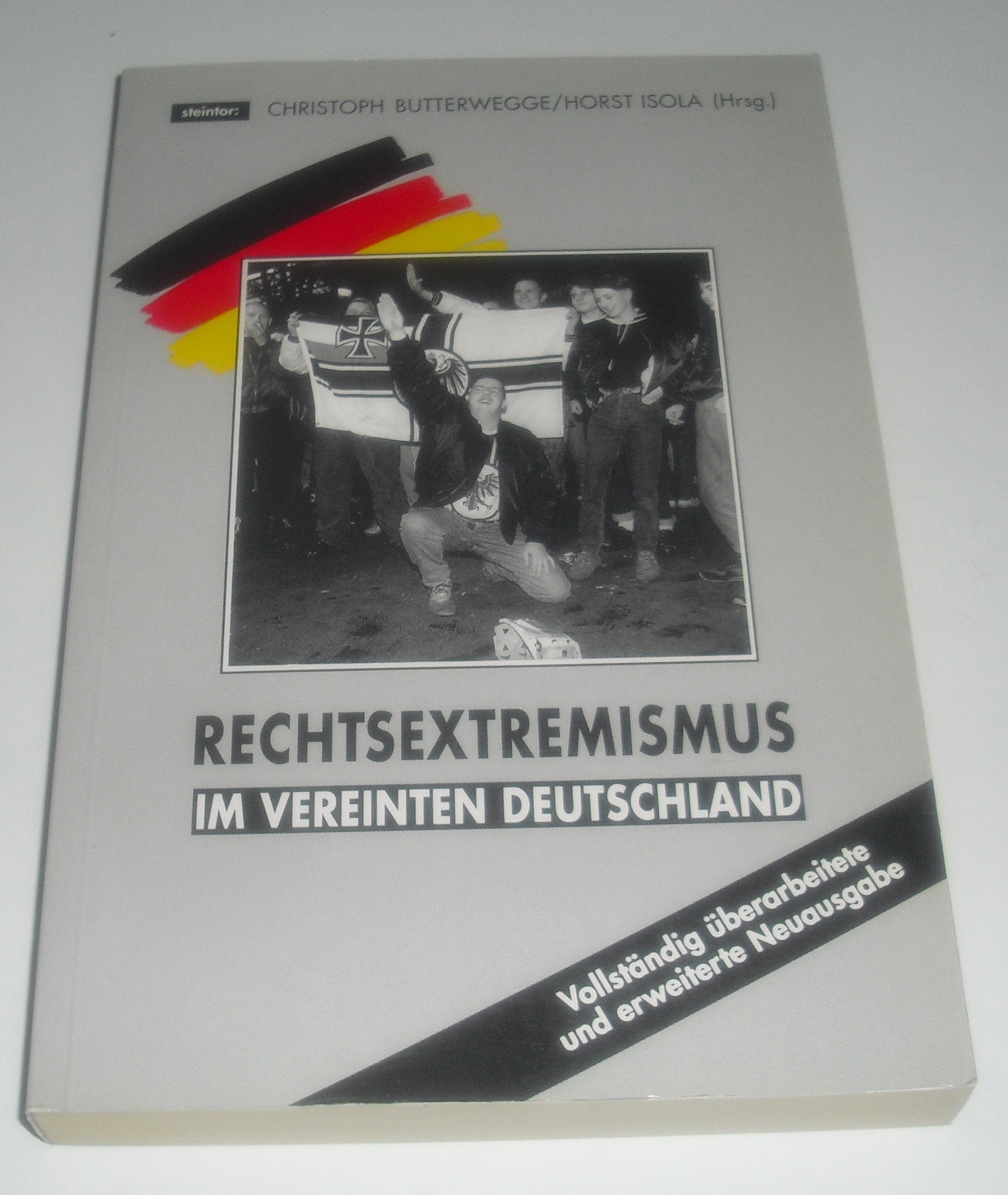 Rechtsextremismus und Rassismus - Gefahr für die Demokratie im vereinten Deutschland? Professional & Reference Books