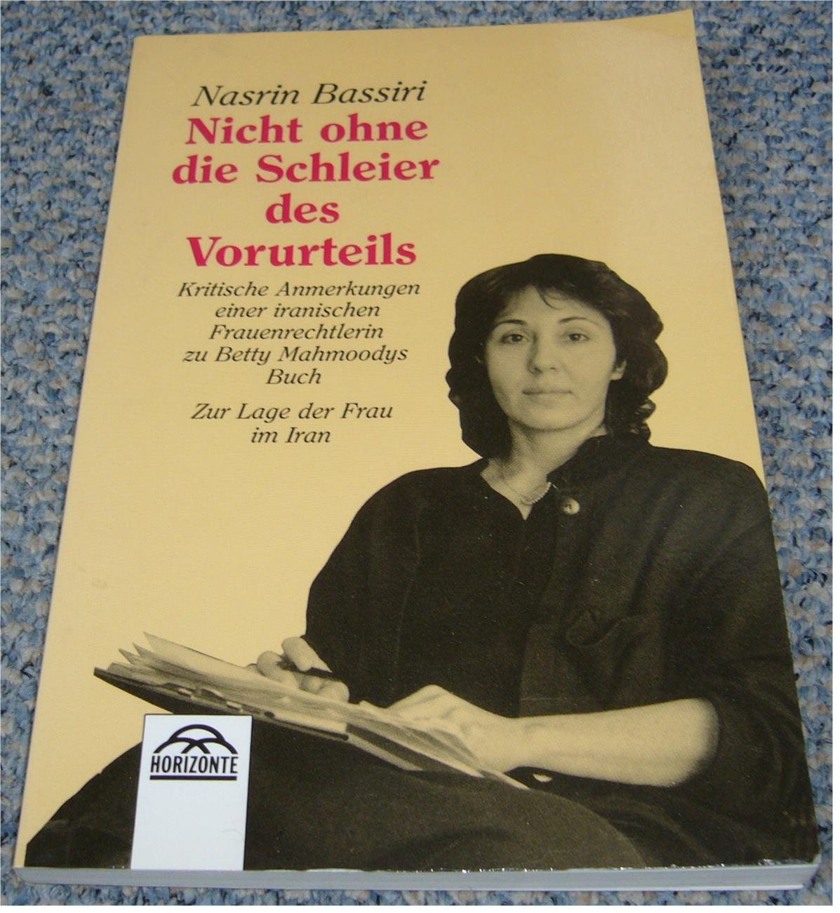 Nicht ohne die Schleier des Vorurteils: Kritische Anmerkungen einer iranischen Frauenrechtlerin zu Betty Mahmoodys Buch Books