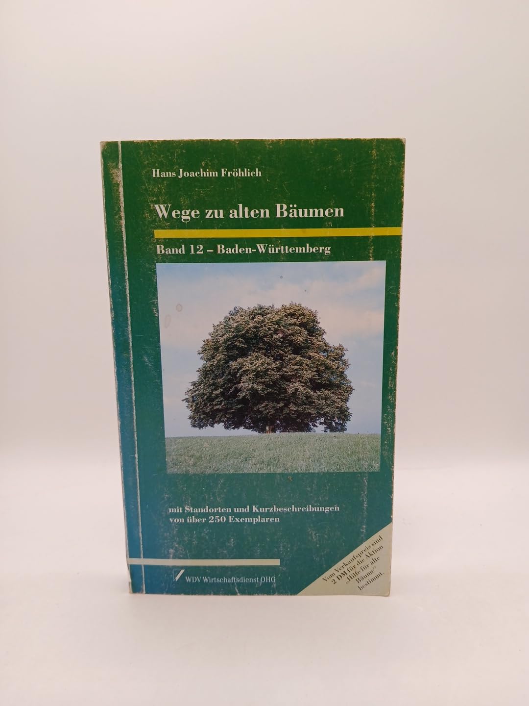 WEGE ZU ALTEN BÄUMEN - Band 12 - Baden-Württemberg mit Standorten und Kurzbeschreibungen von über 250 Exemplaren - WDV Wirtschaftsdenst OHG broschiert von 1995, 239 Seiten. Books