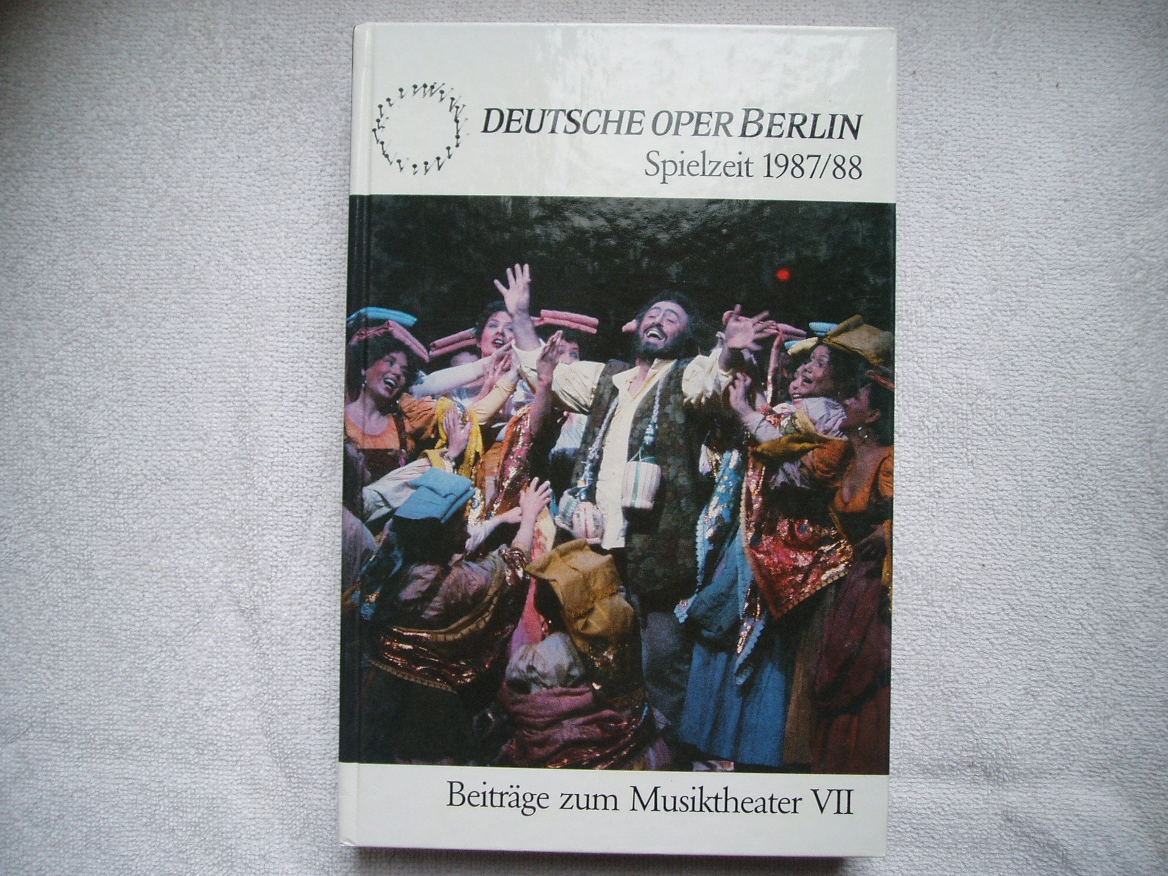 Deutsche Oper Berlin. Spielzeit 1987/88. Beiträge zum Musiktheater VII Film, Art & Culture