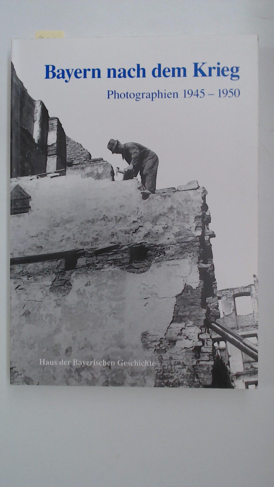 Bayern nach dem Krieg - Photographien 1945 - 1950, zu der Ausstellung 50 Jahre Freiheit, Friede, Recht, Bayern seit 1945, die vom 5. Mai bis zum 24. September 1995 im Vestibül der Bayerischen Staatskanzlei in München gezeigt wird, Politics & History