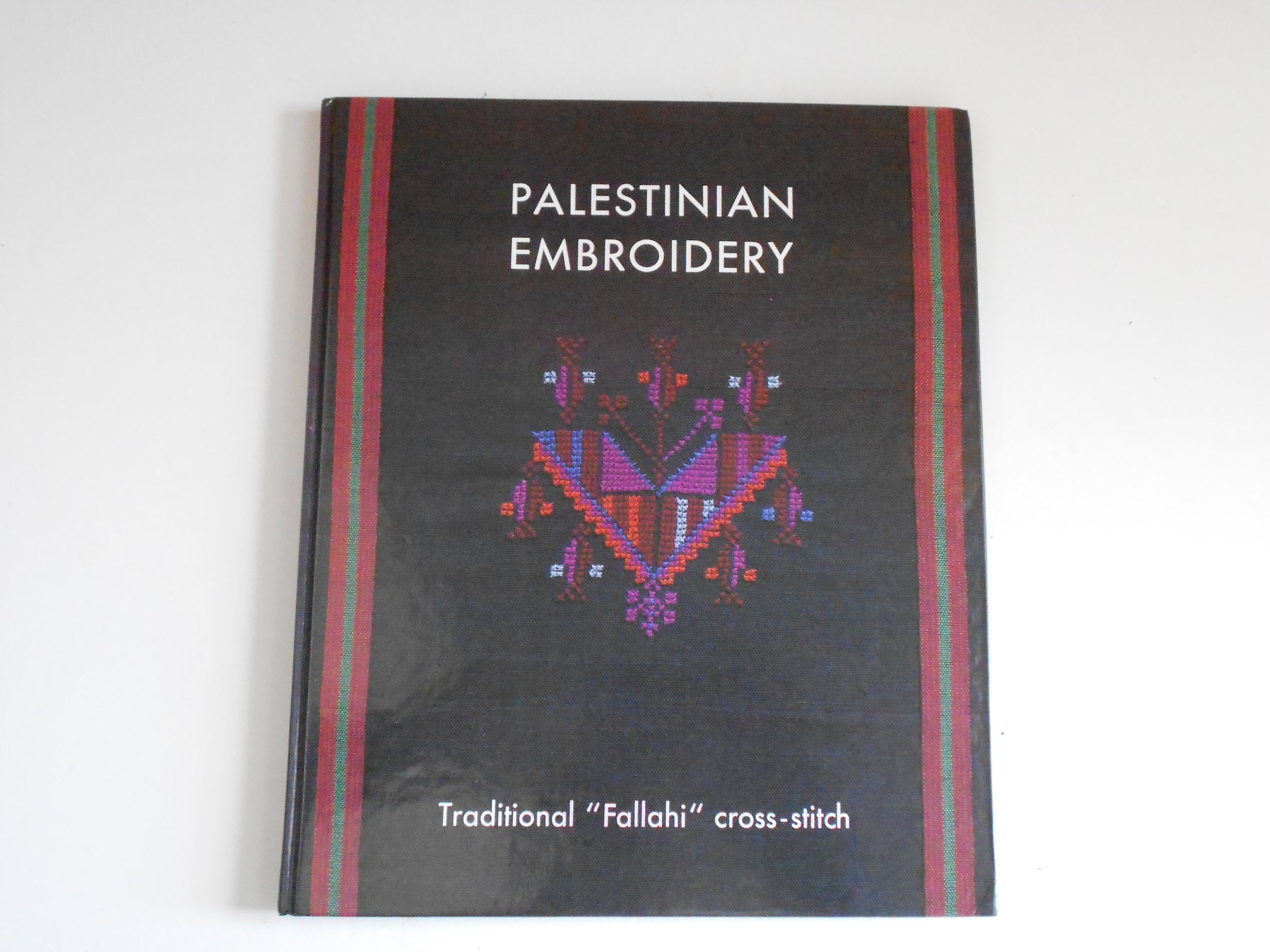 Stickerei aus Palästina. Traditioneller "Fallahi" Kreuzstich Books