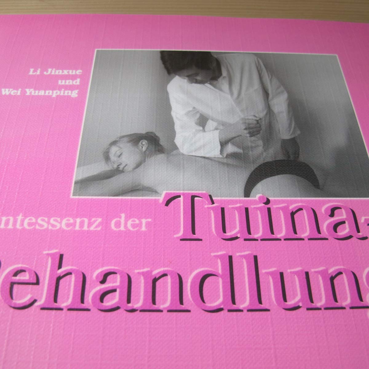 Die Tuina-Behandlung: Praktisches Handbuch der Chinesischen Manuellen Therapie Medicine
