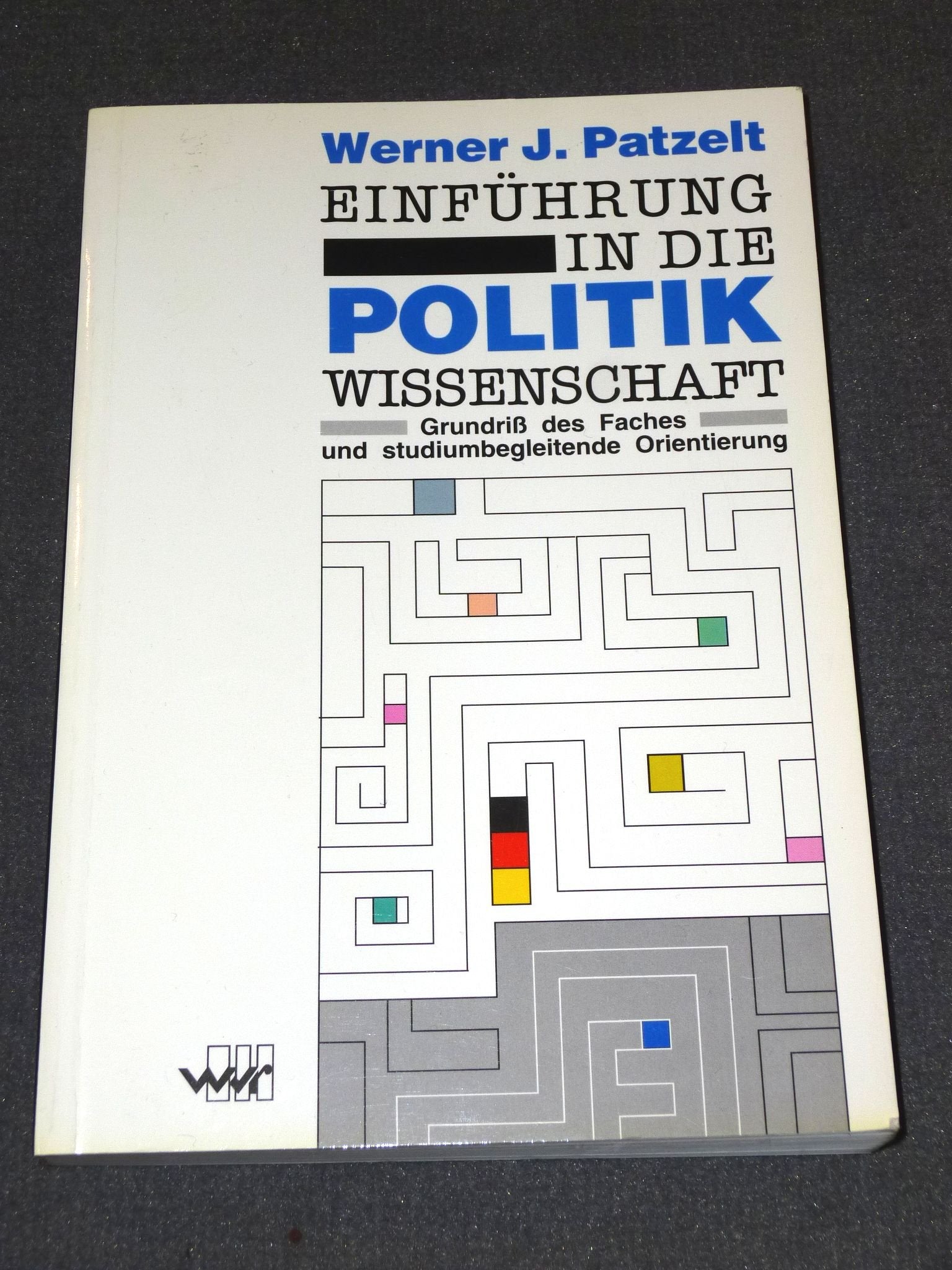 Einführung in die Politikwissenschaft. Grundriss des Faches und studiumbegleitende Orientierung Politics & History
