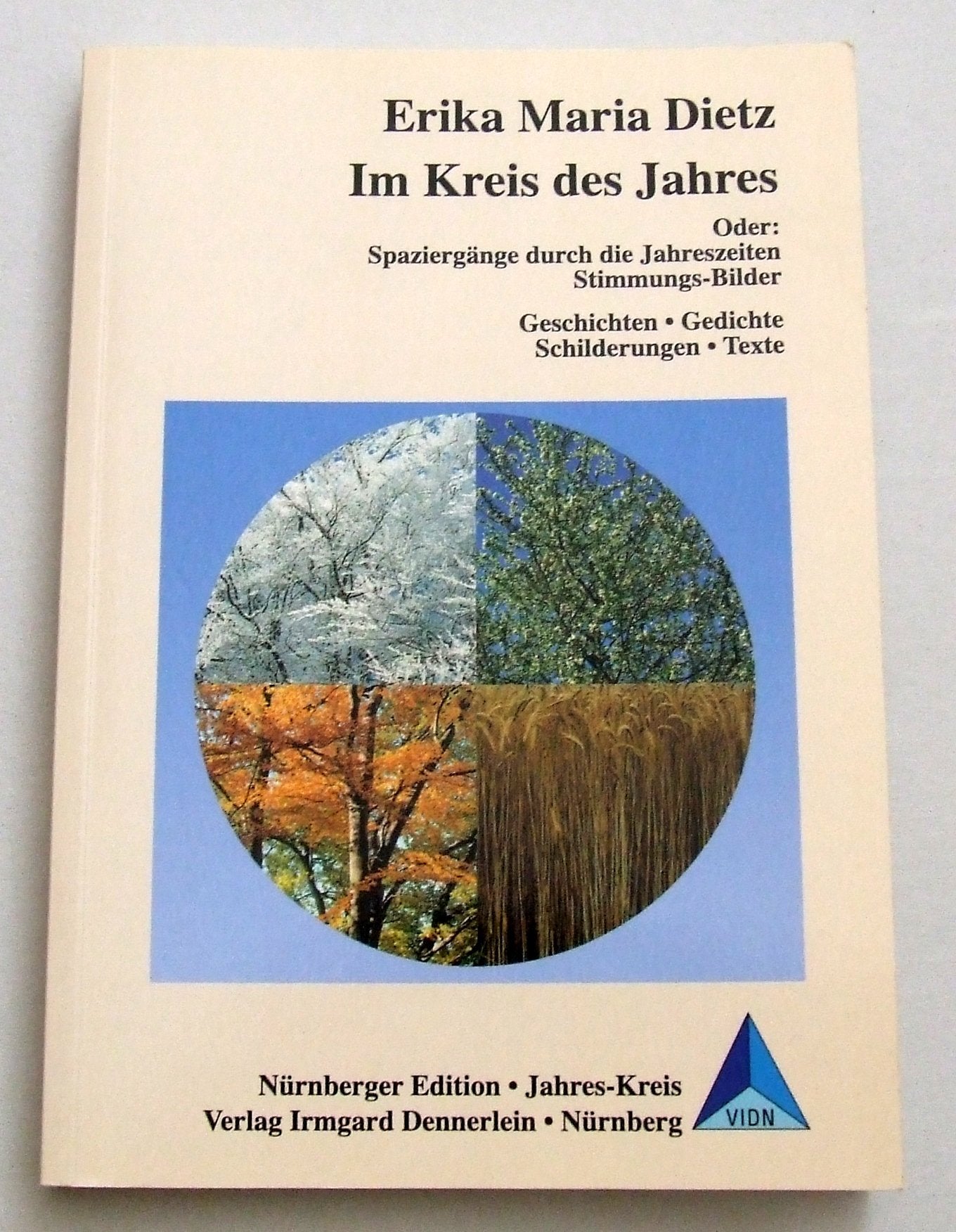 Im Kreis des Jahres: Oder: Spaziergänge durch die Jahreszeiten. Stimmungs-Bilder, Geschichten, Gedichte, Schilderungen und Texte. Ein Gang durchs ... Buch. Eine literarische Kostbarkeit Books