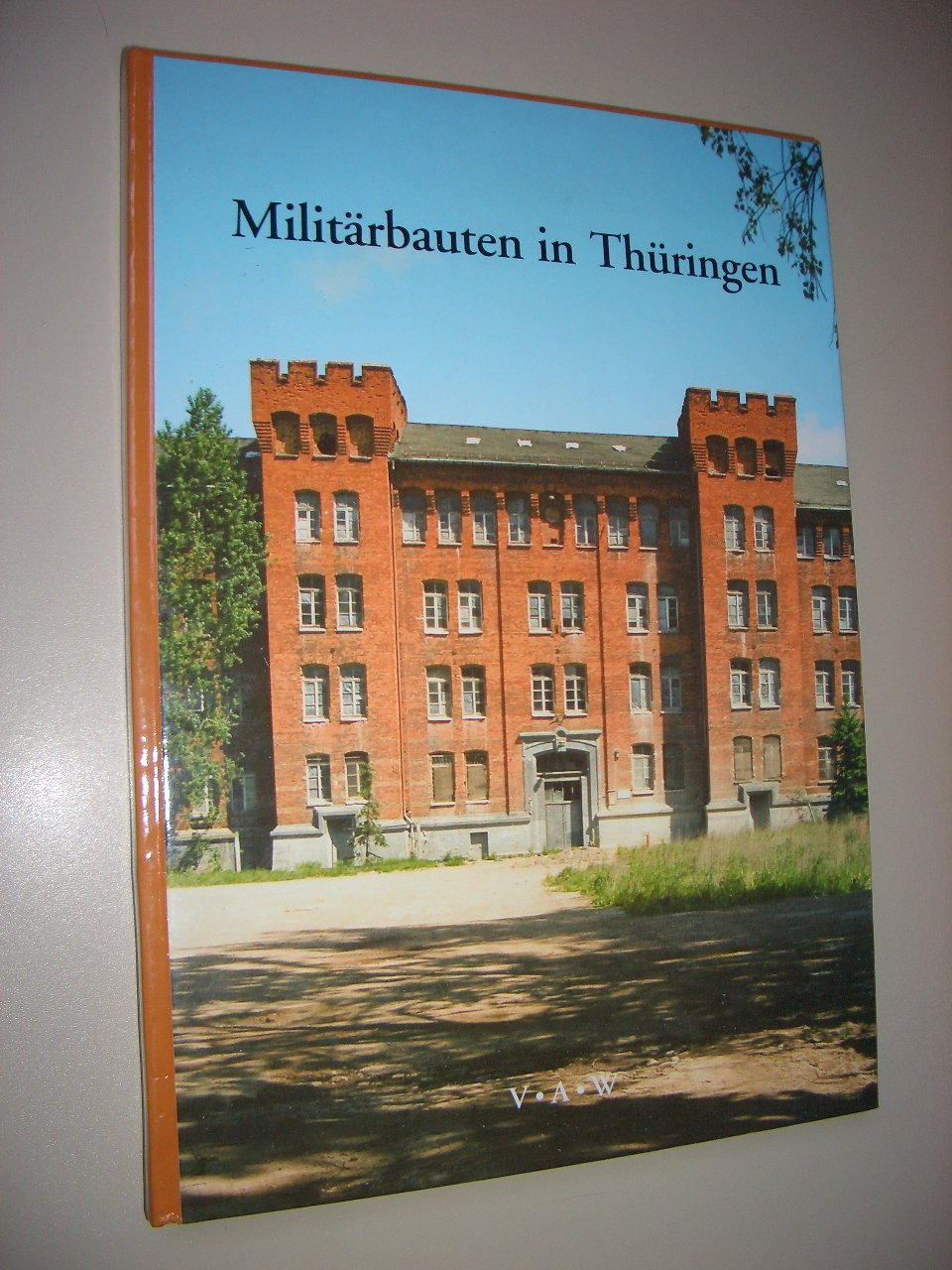 Militärbauten in Thüringen: Studien zu Kasernenanlagen in Mitteldeutschland seit der Verabschiedung der Wehrverfassung des Deutschen Bundes 1821 Architecture