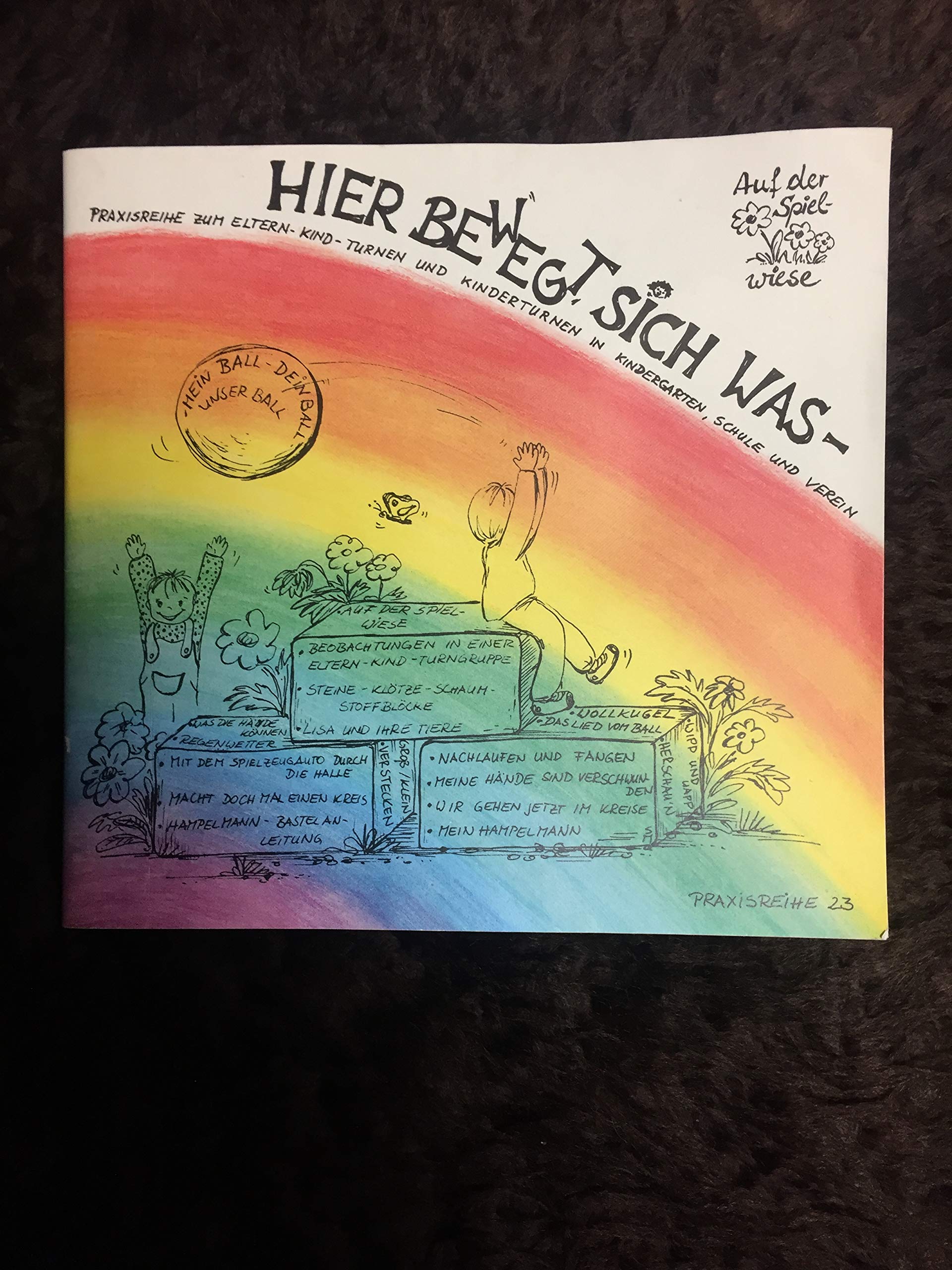 Hier bewegt sich was Bd.23 Auf der Spielwiese (Hier bewegt sich was. Praxisreihe zum Eltern-Kind-Turnen in Kindergarten, Schule und Verein) Books