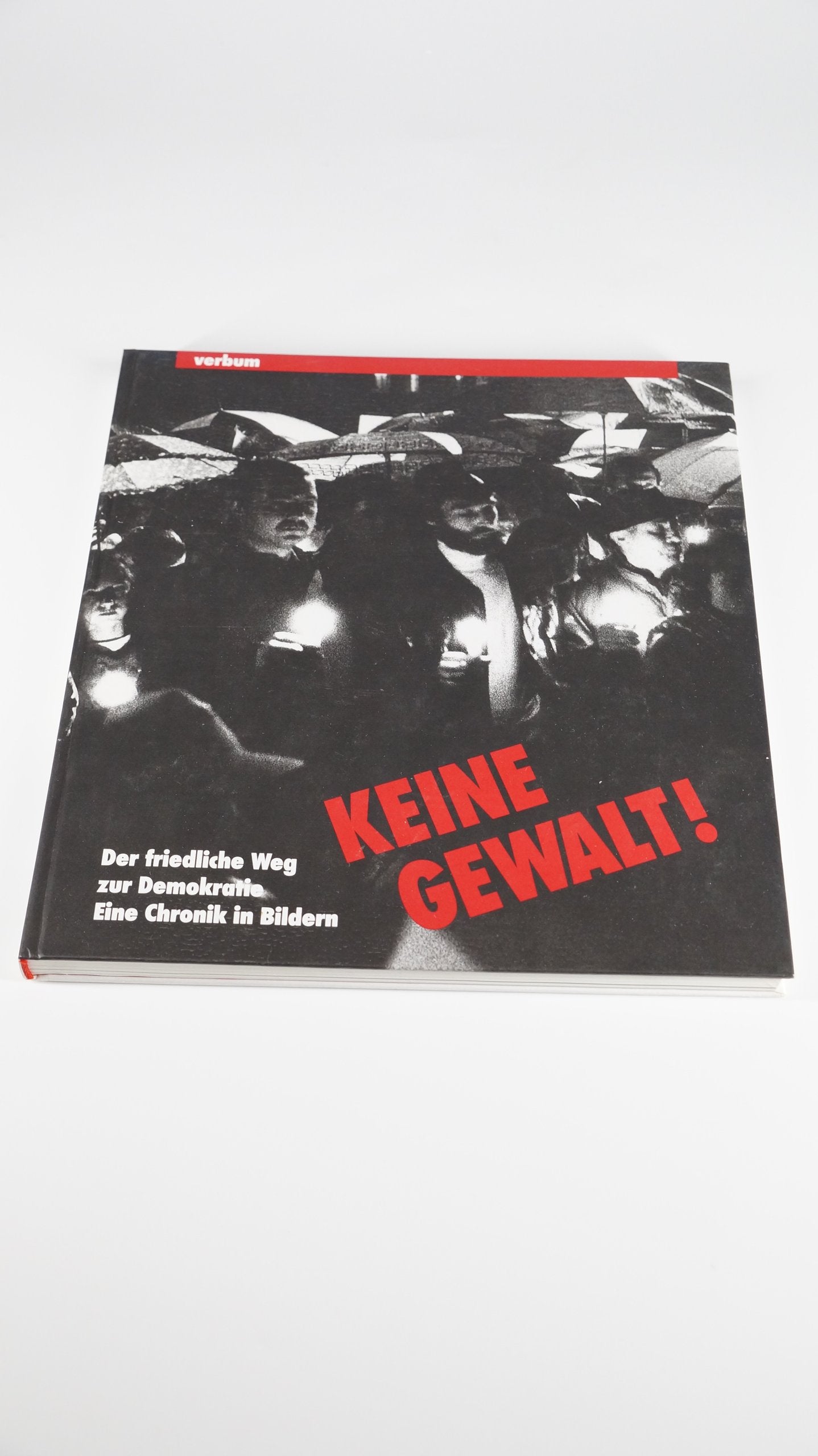Keine Gewalt. Der friedliche Weg zur Demokratie. Eine Chronik in Bildern book