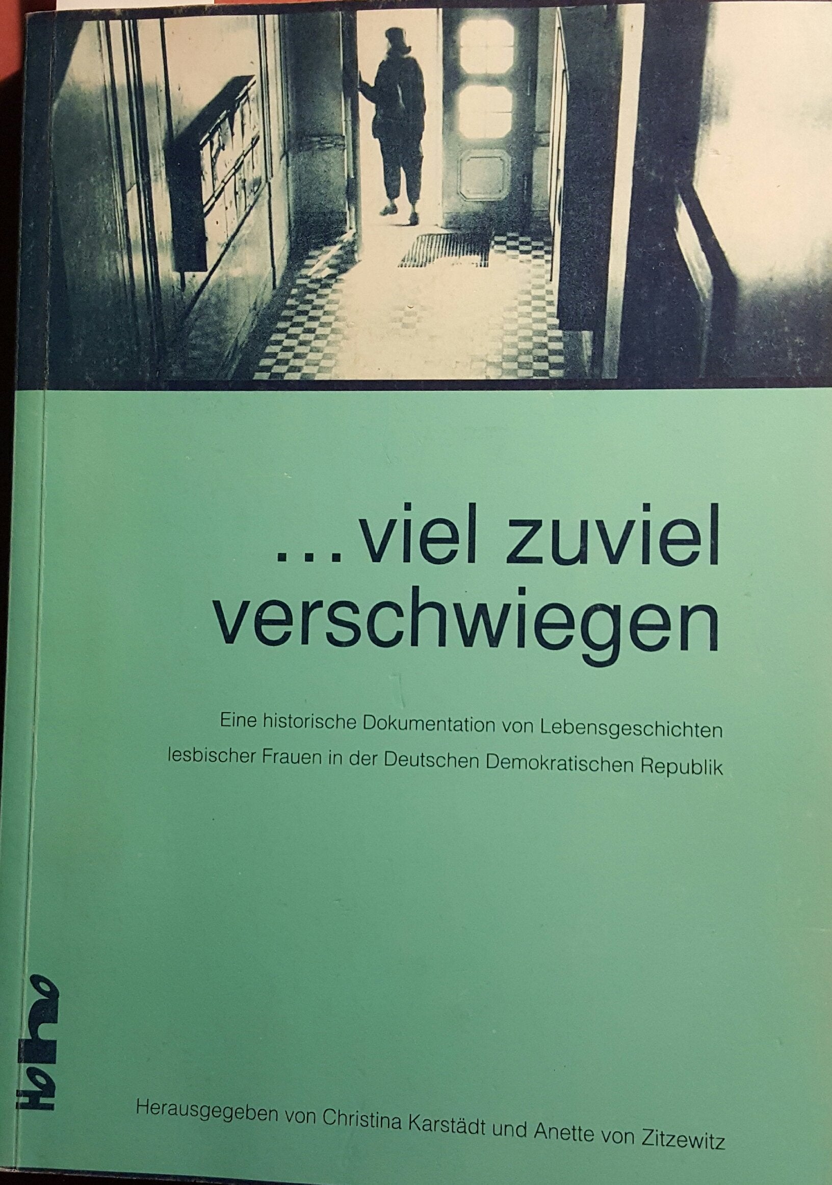 ... viel zuviel verschwiegen: Eine historische Dokumentation von Lebensgeschichten lesbischer Frauen in der DDR Books