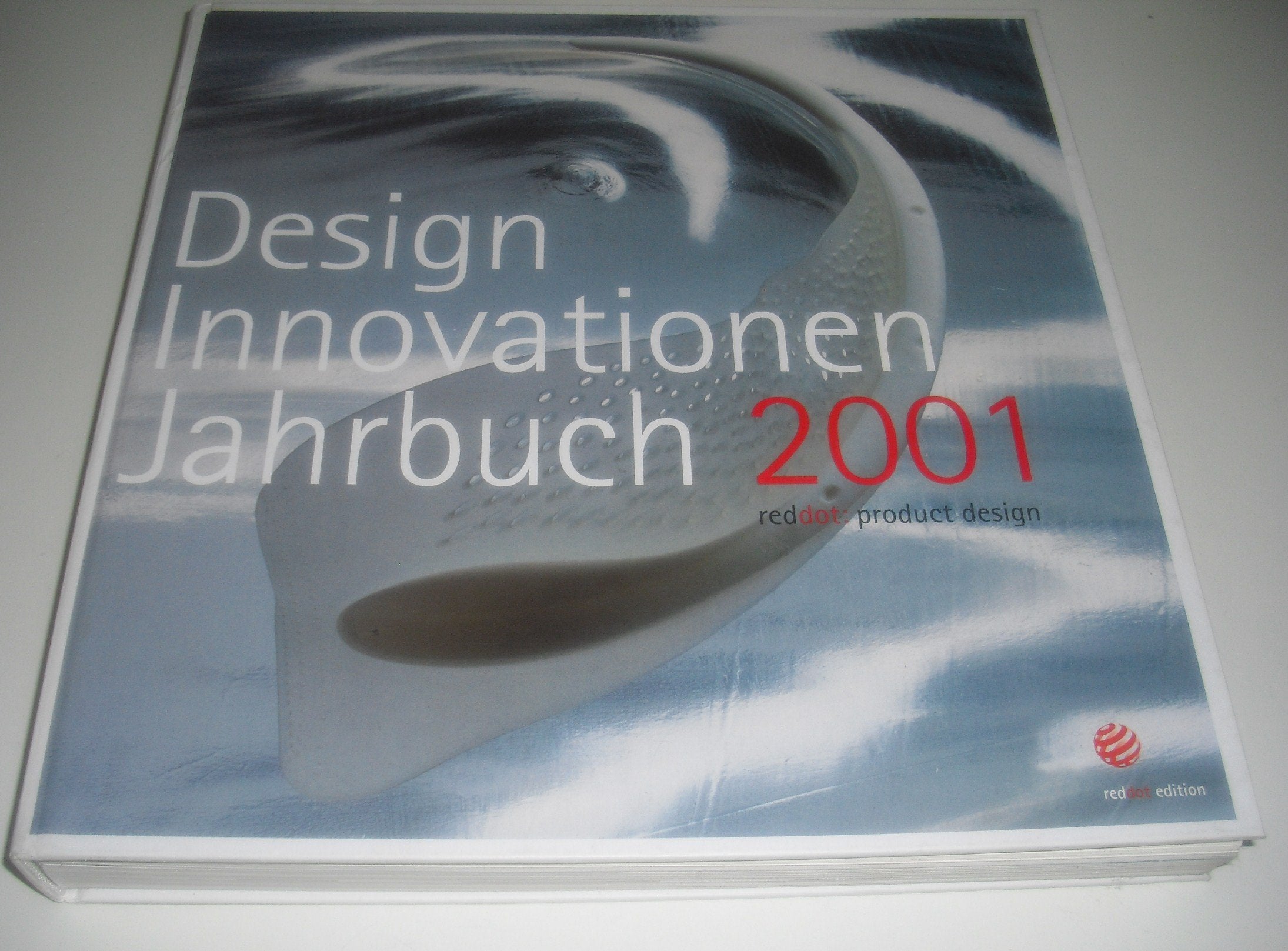 Design Innovationen Jahrbuch 2001. Design Innovations Yearbook 2001: red dot: product design. Text dtsch.-engl. Architecture