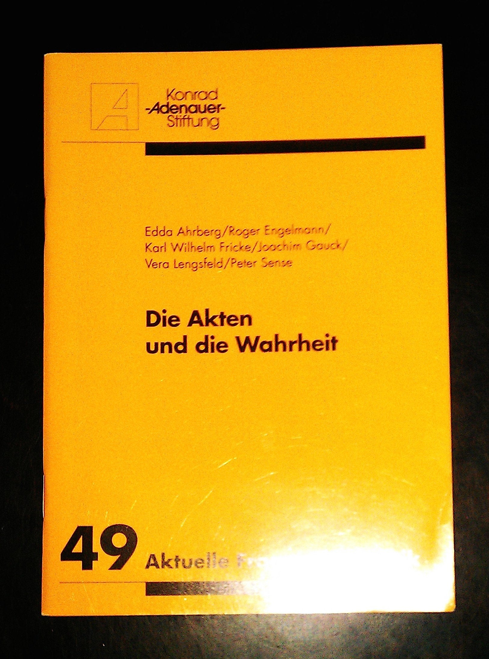 Die Akten und die Wahrheit. Fünf Jahre Stasi-Unterlagen-Gesetz. Vorträge einer Fachkonferenz Books