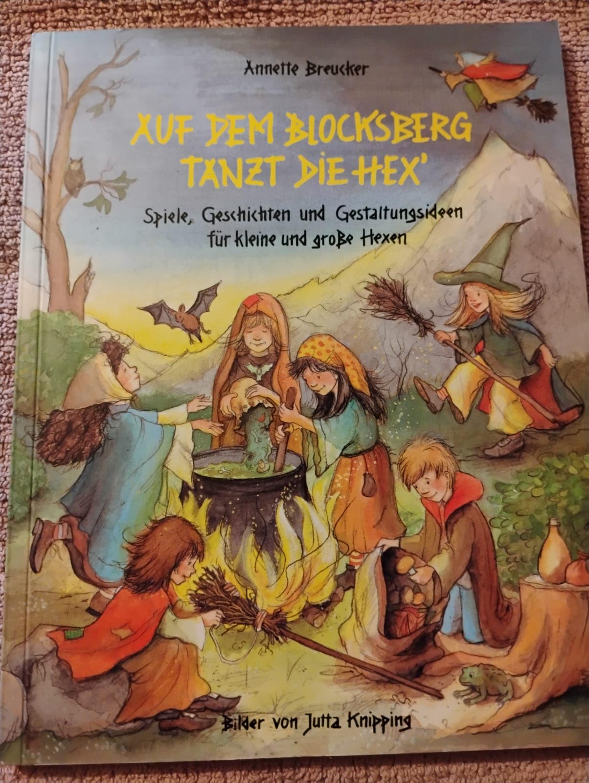 Auf dem Blocksberg tanzt die Hex'. Spiele, Geschichten und Gestaltungsideen für kleine und große Hexen Sheet Music