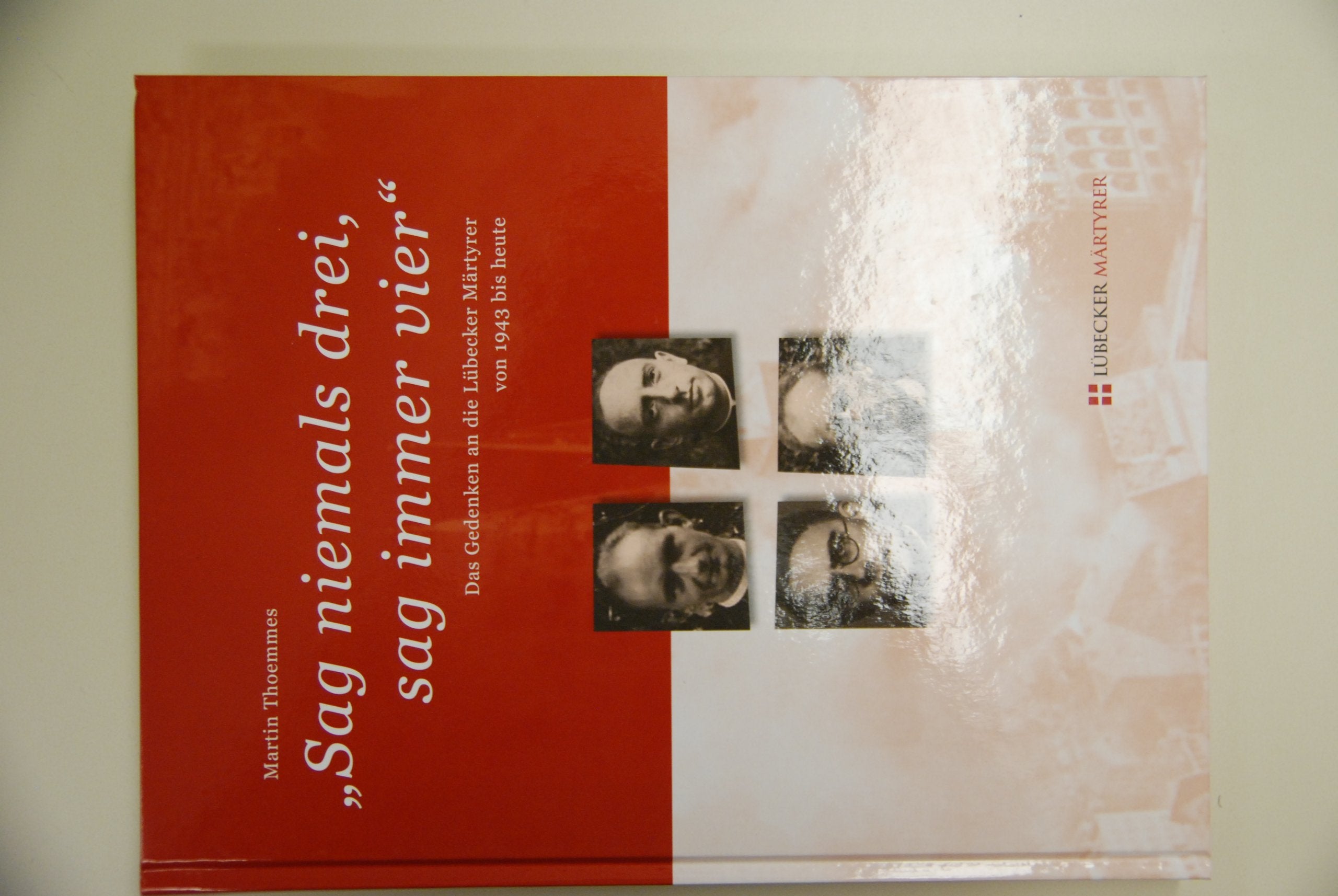 Sag niemals drei, sag immer vier: Das Gedenken an die Lübecker Märtyrer von 1943 bis heute Religion & Esotericism