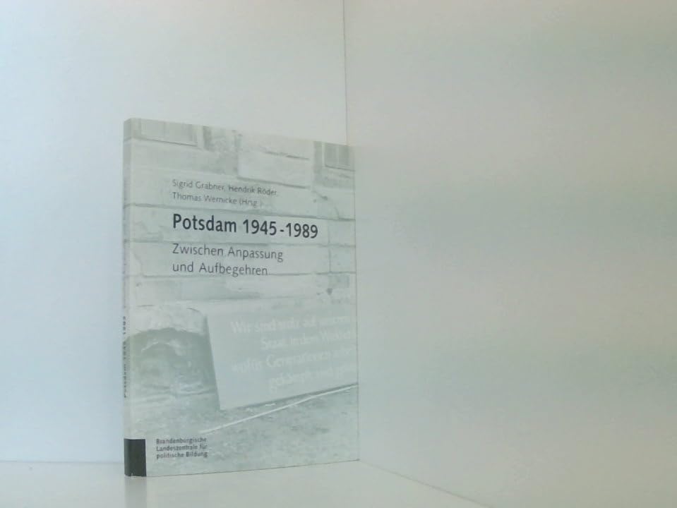 Potsdam 1945 - 1989. Zwischen Anpassung und Aufbegehren Books