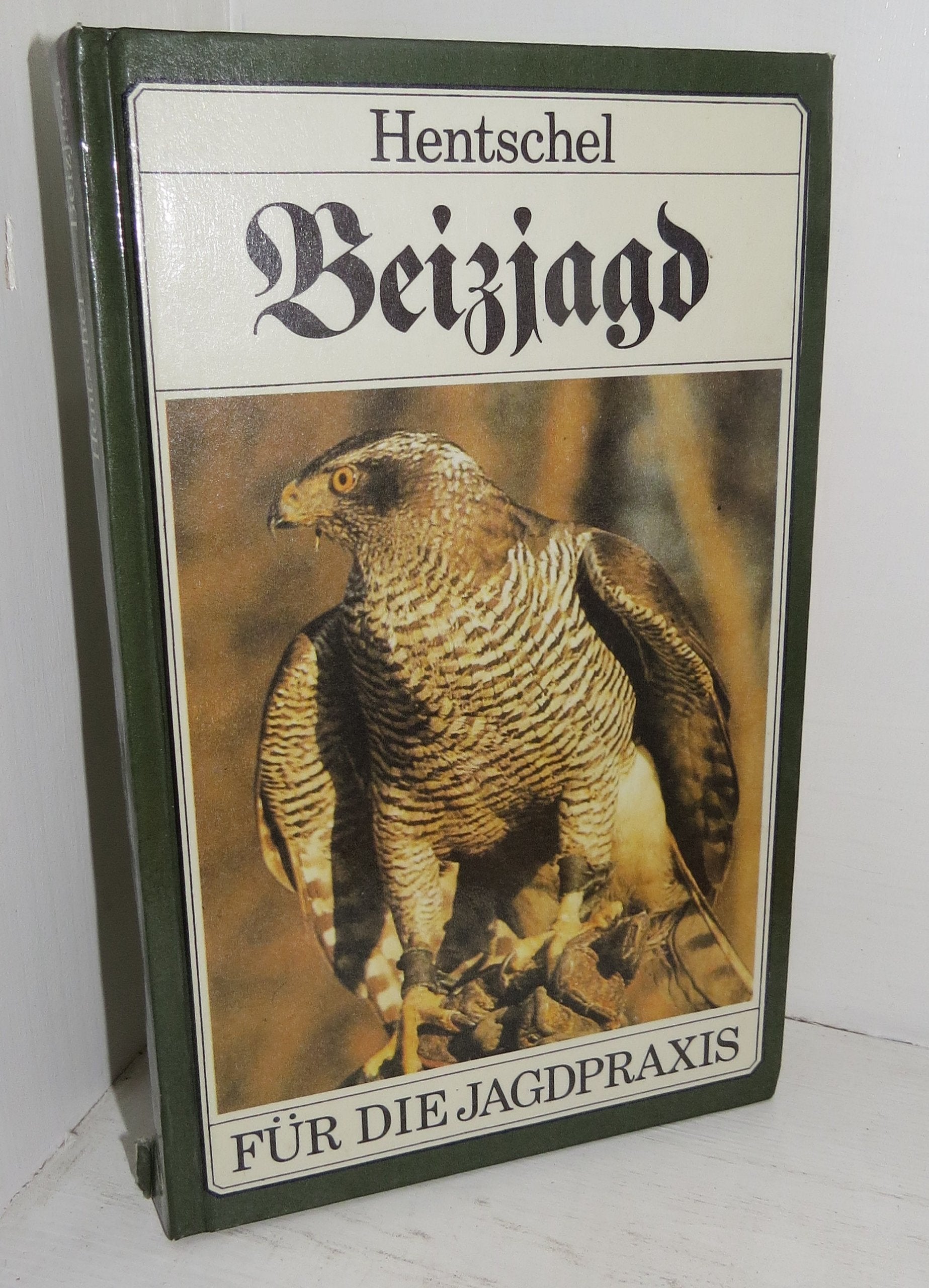 Beizjagd: Eine praktische Anleitung zur Haltung, zum Abtragen und zur Jagd mit dem Habicht - Hentschel, Peter book