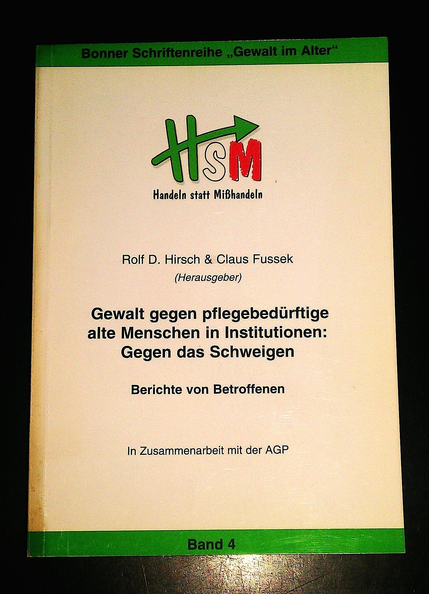 Gewalt gegen pflegebedürftige alte Menschen in Institutionen. Gegen das Schweigen - Bericht von Betroffenen book