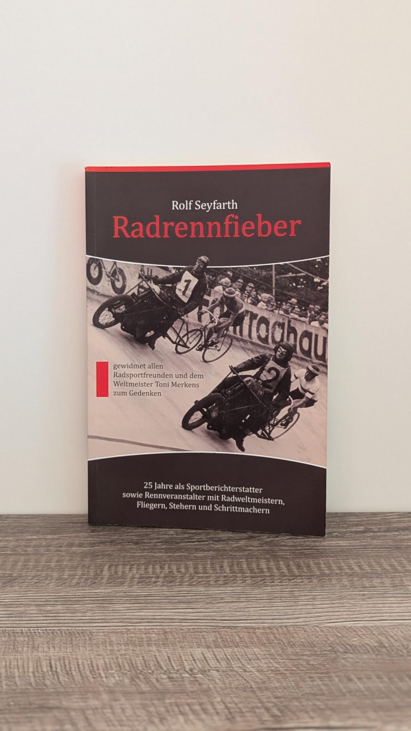 Radrennfieber: 25 Jahre als Sportberichterstatter sowie Rennveranstalter mit Radweltmeistern, Fliegern, Stehern und Schrittmachern Books