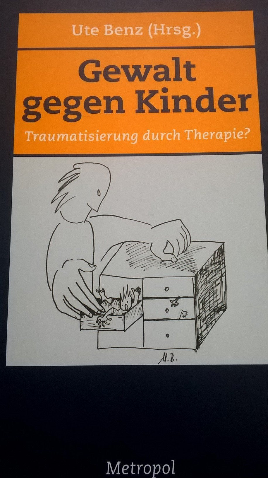 Gewalt gegen Kinder: Traumatisierung durch Therapie? Professional & Reference Books