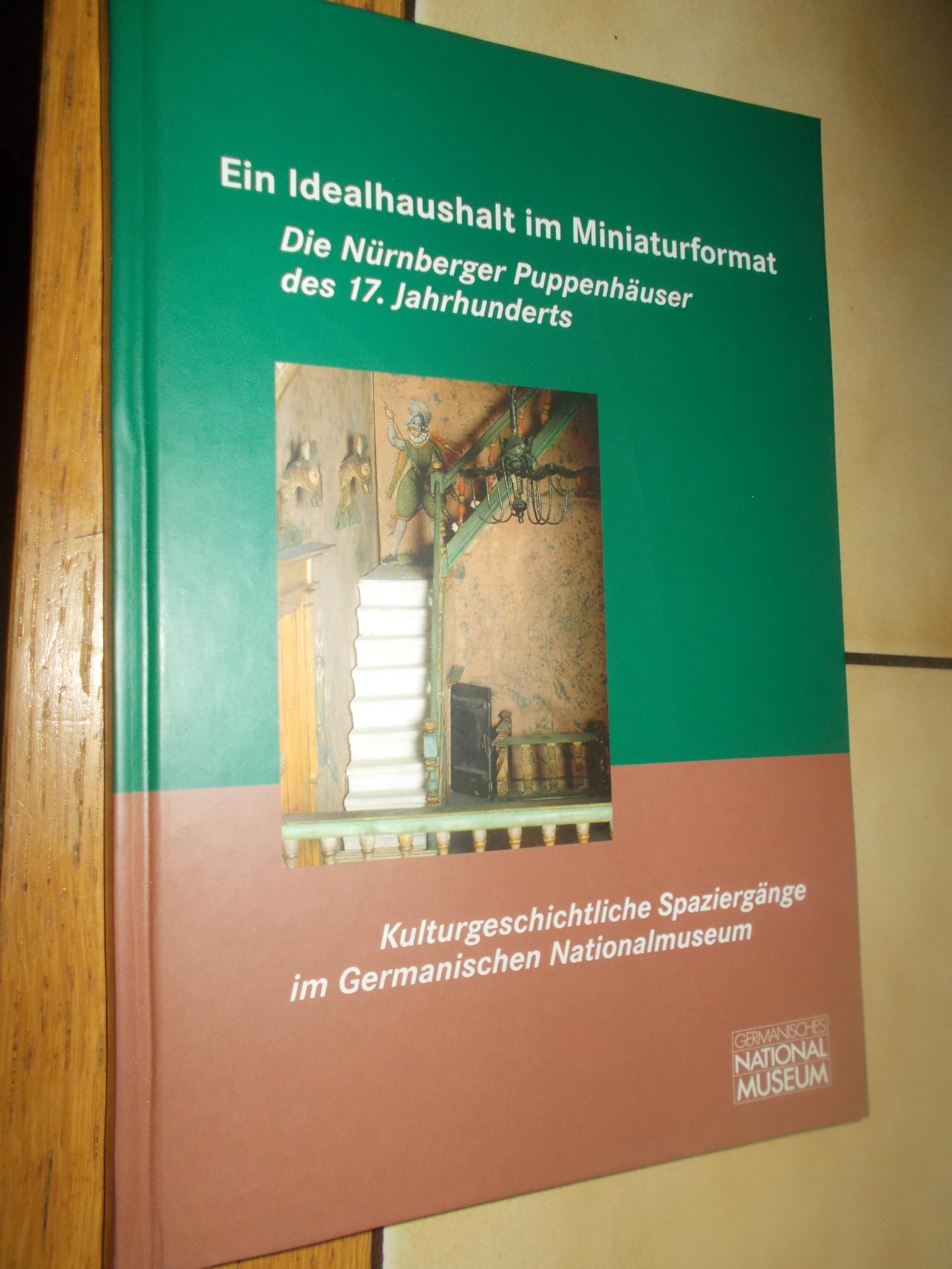 Ein Idealhaushalt im Miniaturformat: Die Nürnberger Puppenhäuser des 17. Jahrhunderts (Kulturgeschichtliche Spaziergänge im Germanischen Nationalmuseum) Books