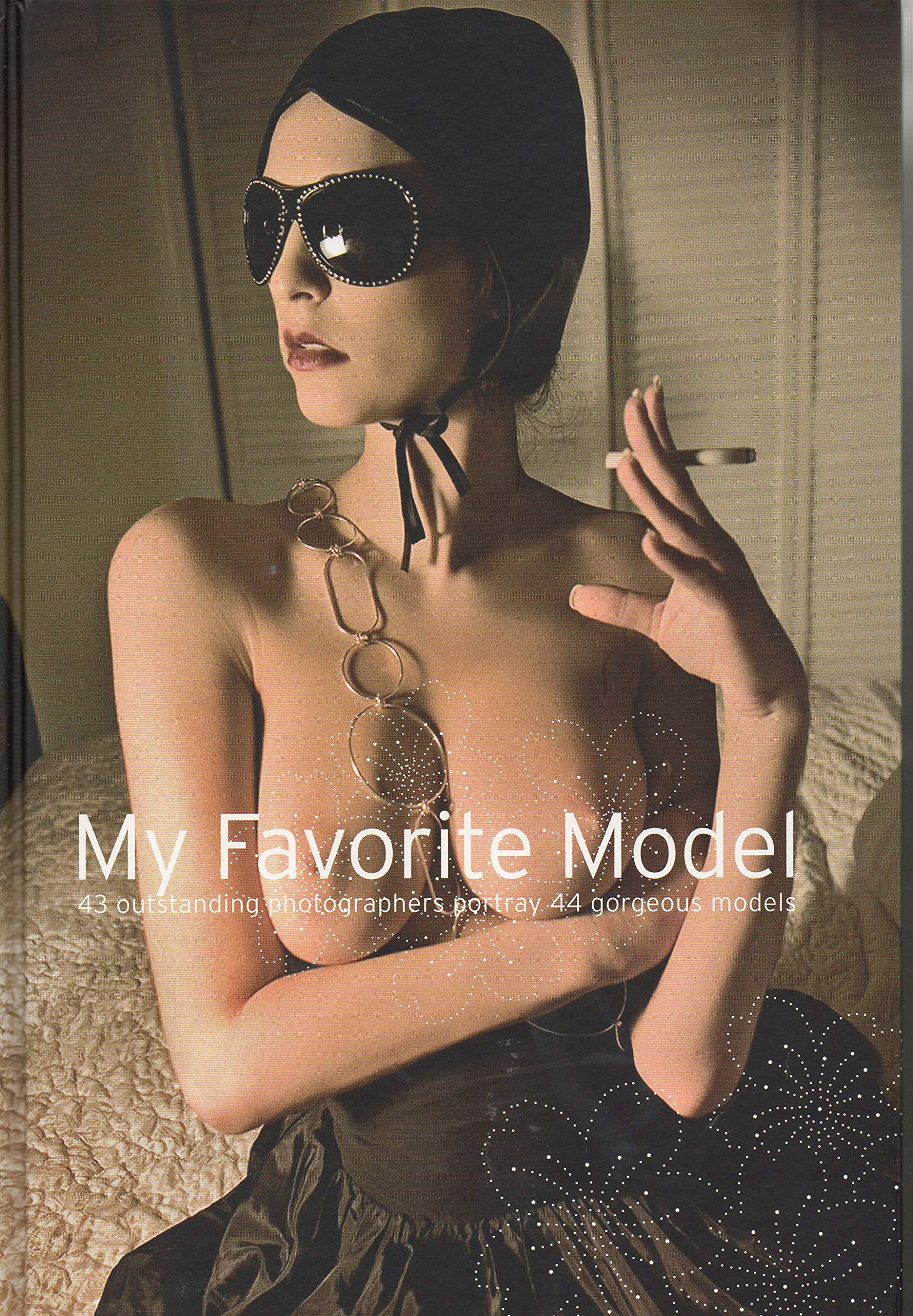 My Favorite Model: 43 outstanding photographers portray. 44 gorgeous models. Dtsch.-Engl.-Französ.-Italien.-Span. Calendars