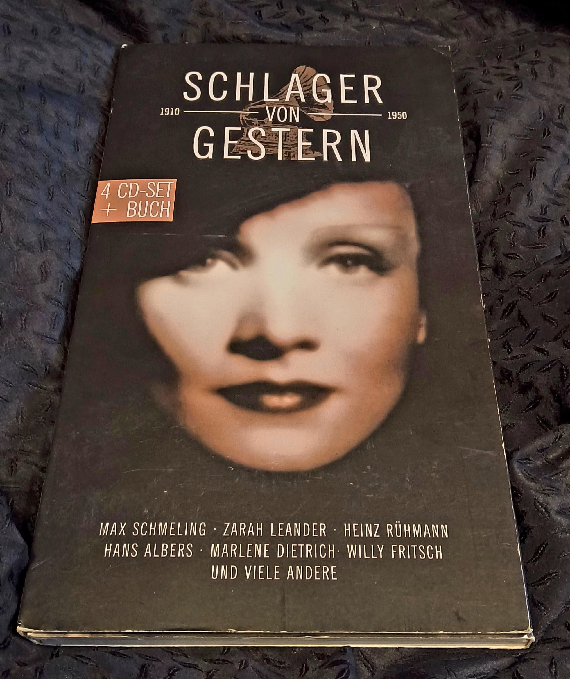 Schlager von Gestern 1910 - 1950, 4 CD-Set + Buch: 1910-1950. Max Schmeling, Zarah Leander, Heinz Rühmann, Hans Albers, Marlene Dietrich, Willy Fritsch u.v.a. Arts & Music