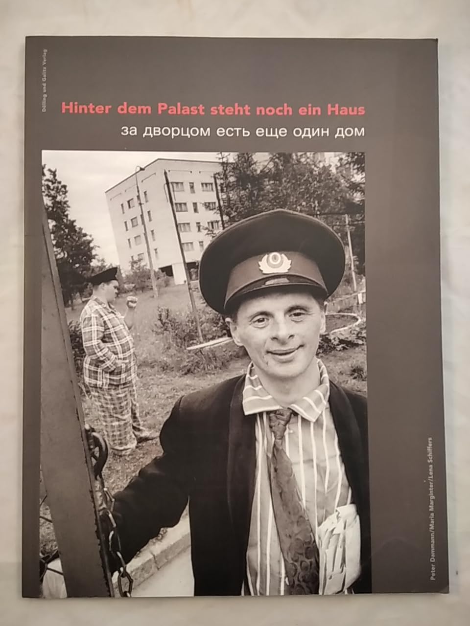 Hinter dem Palast steht noch ein Haus: Über das Leben im Psycho-Neurologischen Internat von Peterhof bei St. Petersburg: Über das Leben im ... von Peterhof bei Petersburg. Dtsch-Russ. Film, Art & Culture