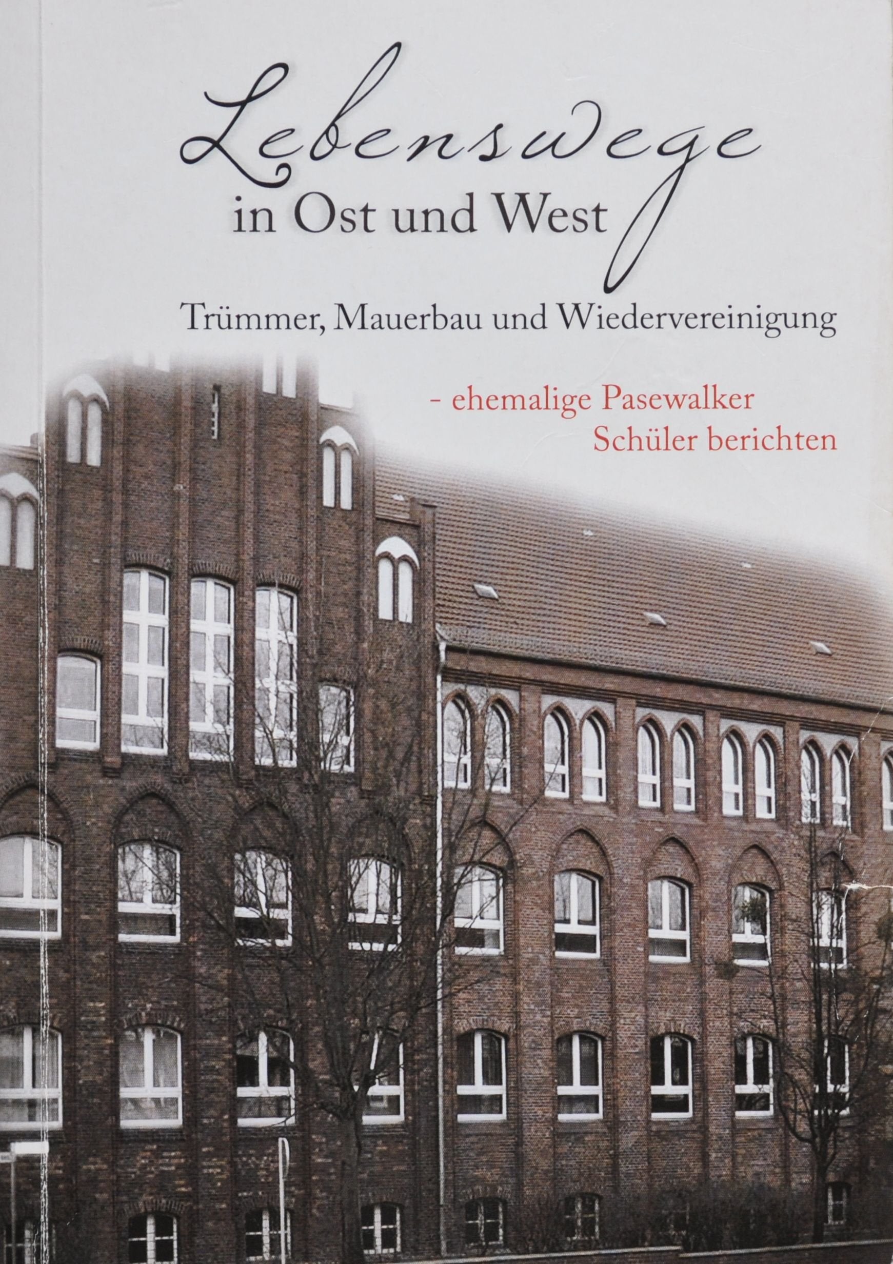 Lebenswege in Ost und West.: Trümmer, Mauerbau und Wiedervereinigung - ehemalige Pasewalker Schüler berichten Art & Literature