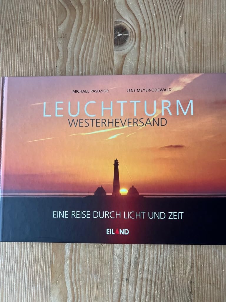 Leuchtturm Westerheversand: Eine Reise durch Licht und Zeit Photography
