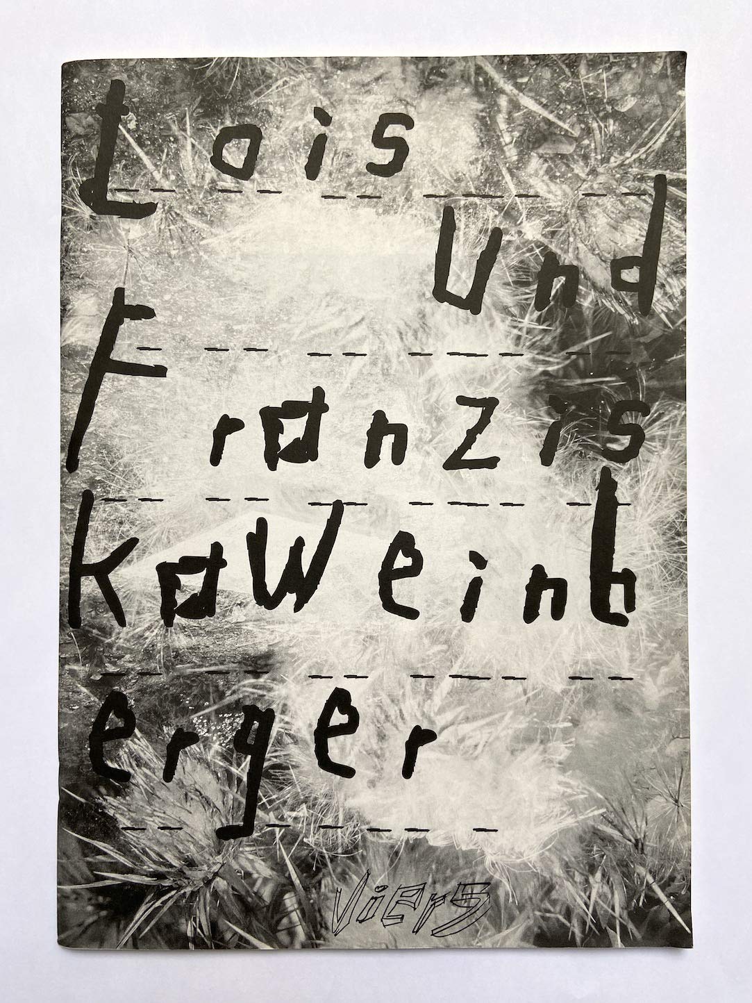 Lois und Franziska Weinberger. VIER5 – "Interpretationen", 2008: Ein Künstlerbuch mit den Abbildungen von manipulierten Dias aus der Serie "Gebiet II", Spiegelfabrik NÖ Photography