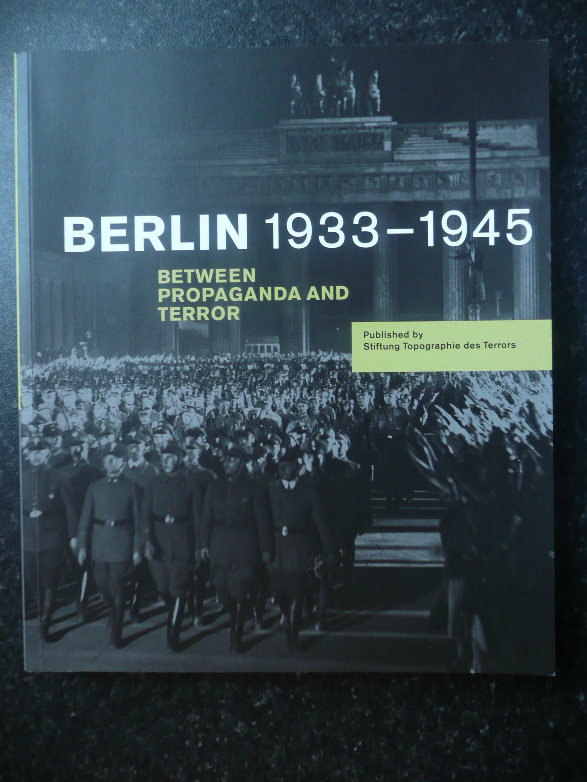 Berlin 1933 - 1945: Between Propaganda and Terror. Exhibition catalogue German history