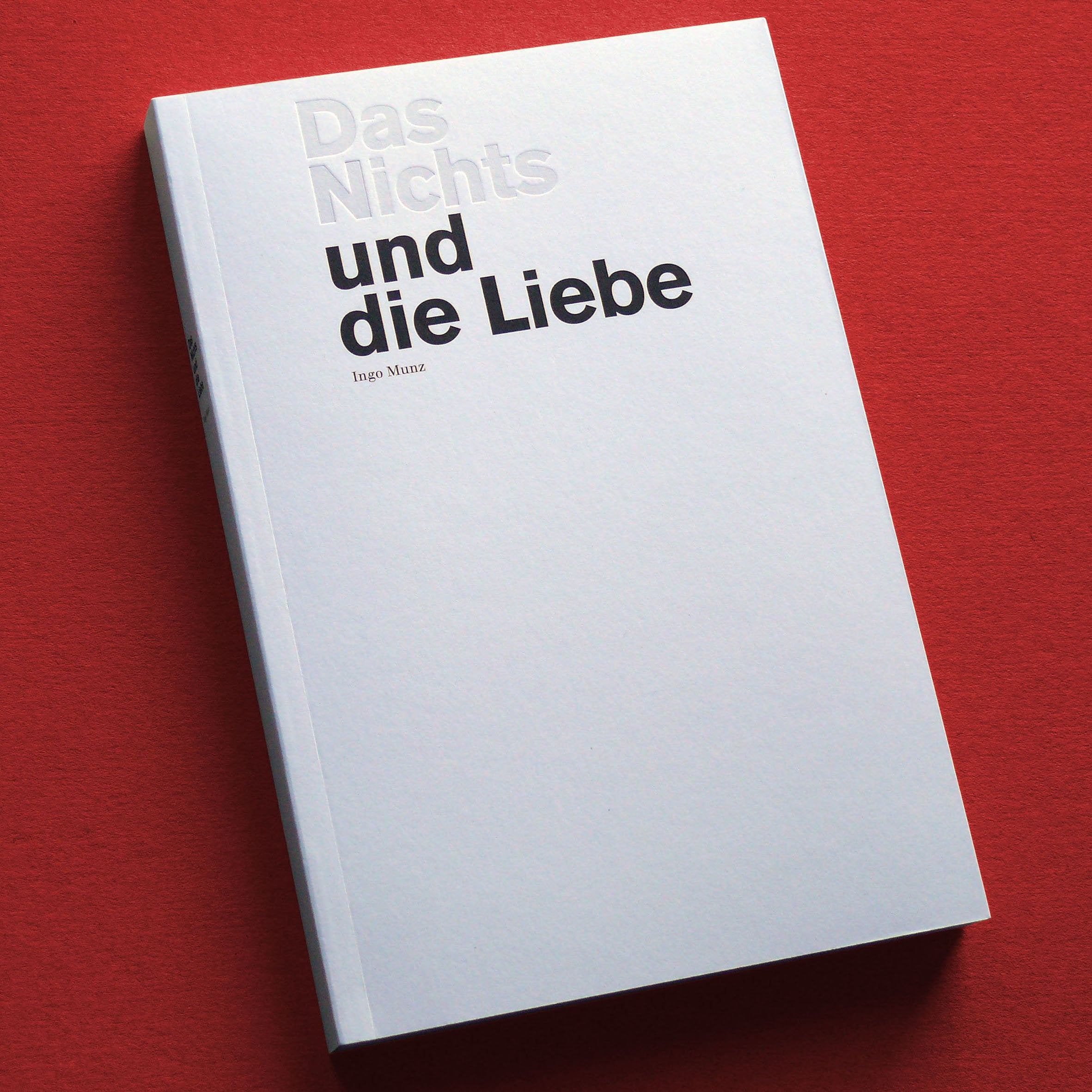 Das Nichts und die Liebe: Ein gänzlich humorloses, dafür durchaus politisches Erzählwerk. Mit 25 Zeichnungen von Stefan Michaelsen Contemporary literature Books